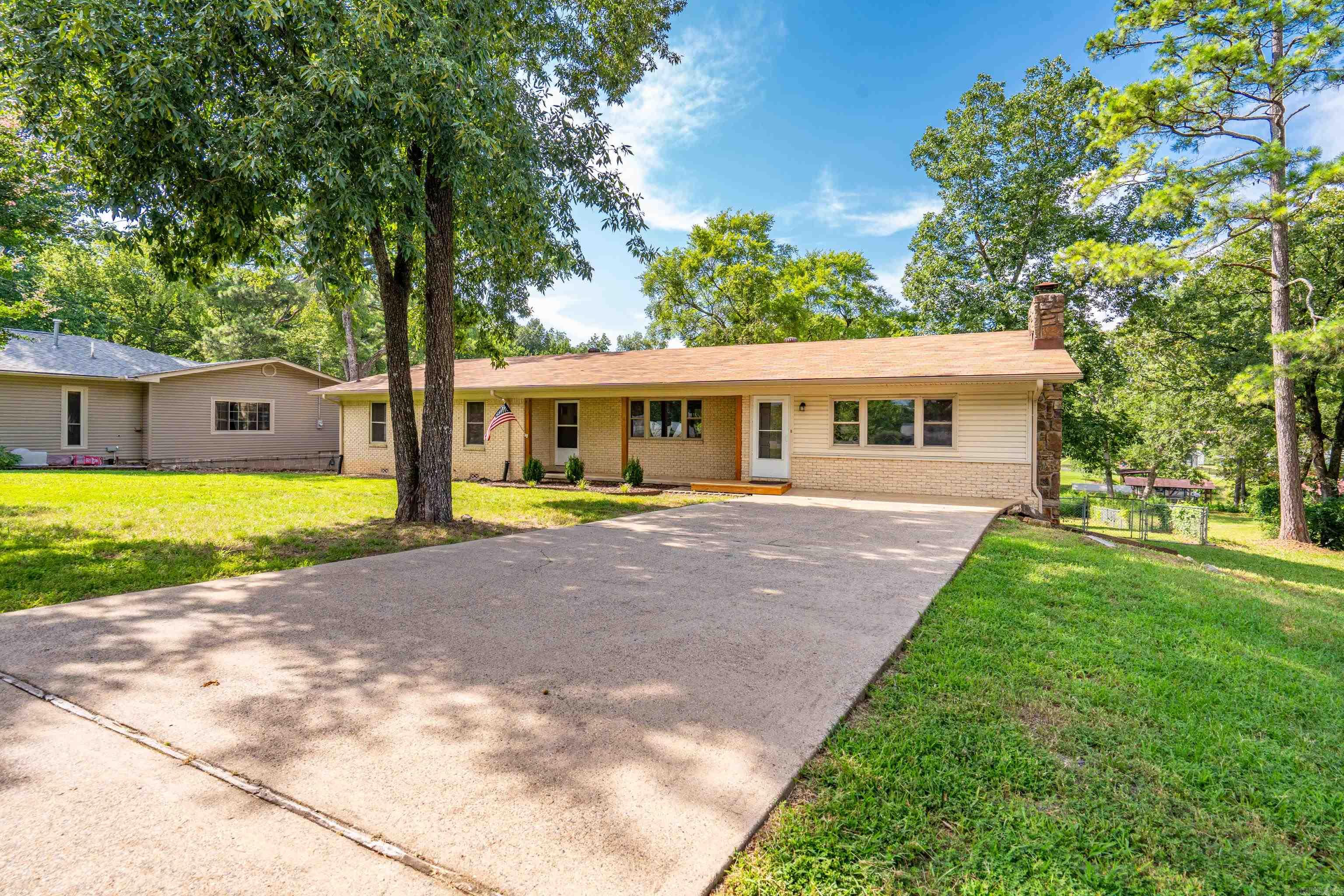 235 Echo Point Hot Springs, AR 71913