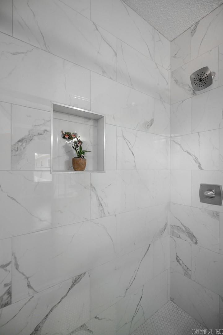 235 Echo Point Hot Springs, AR 71913