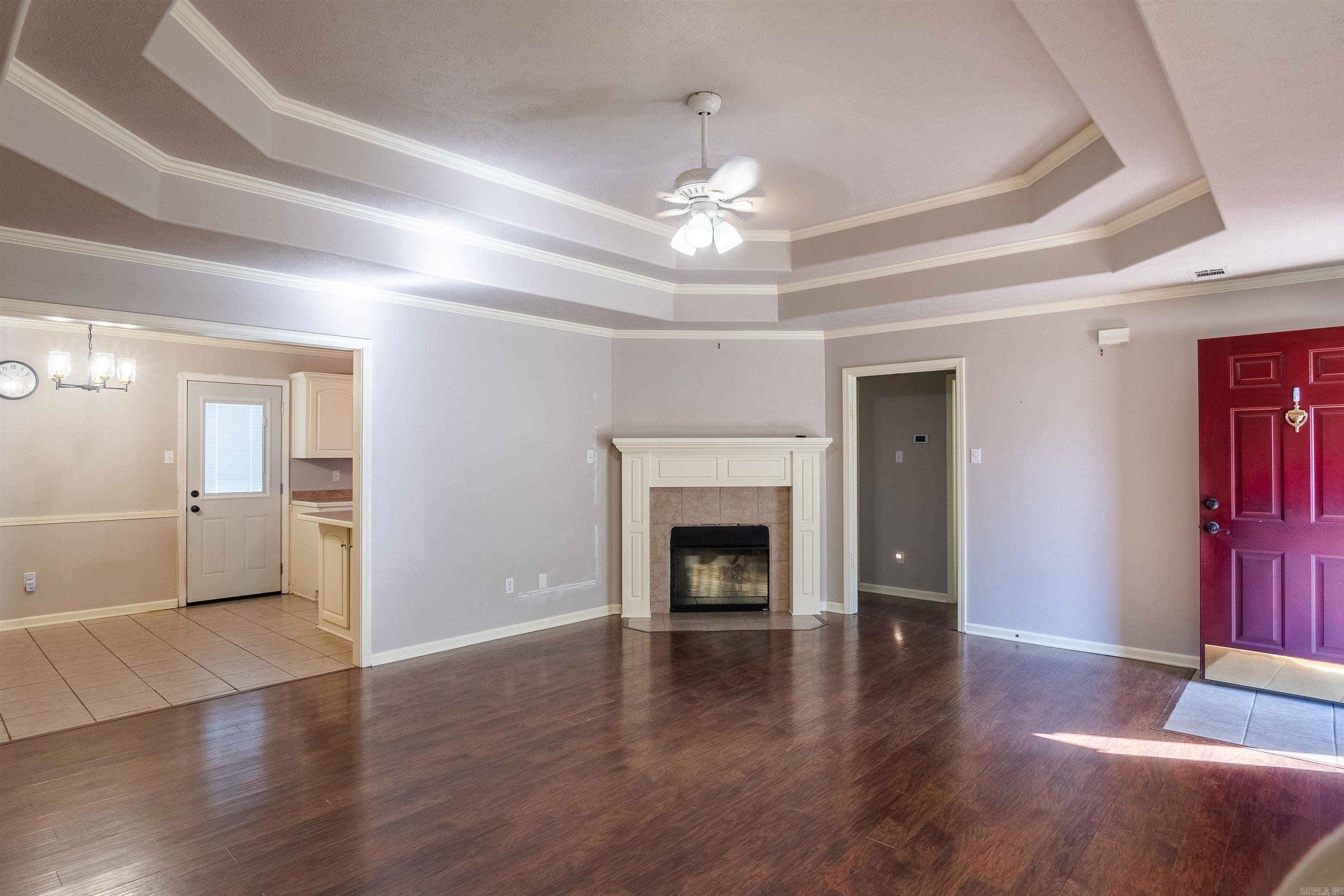 24 Tulip Lane — photo 2