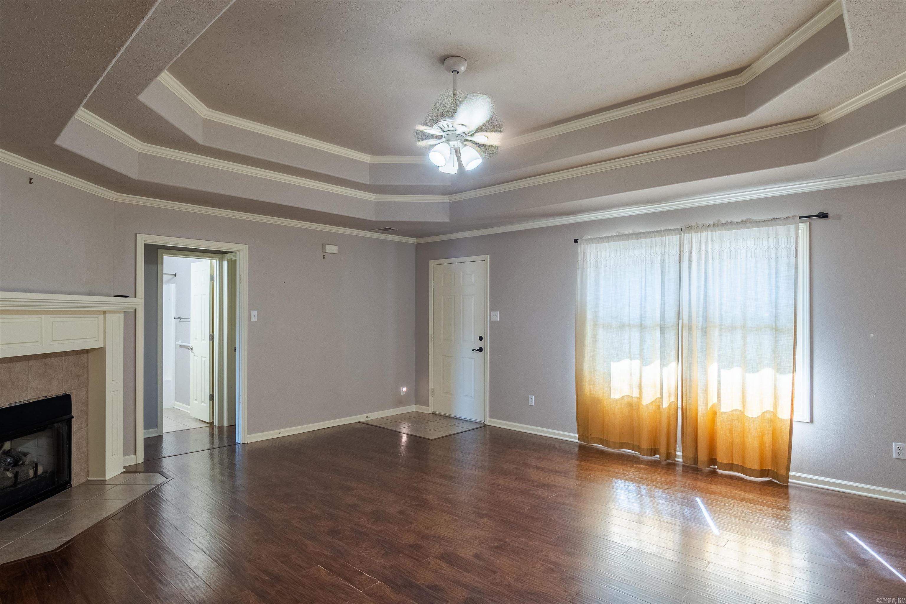 24 Tulip Lane — photo 3