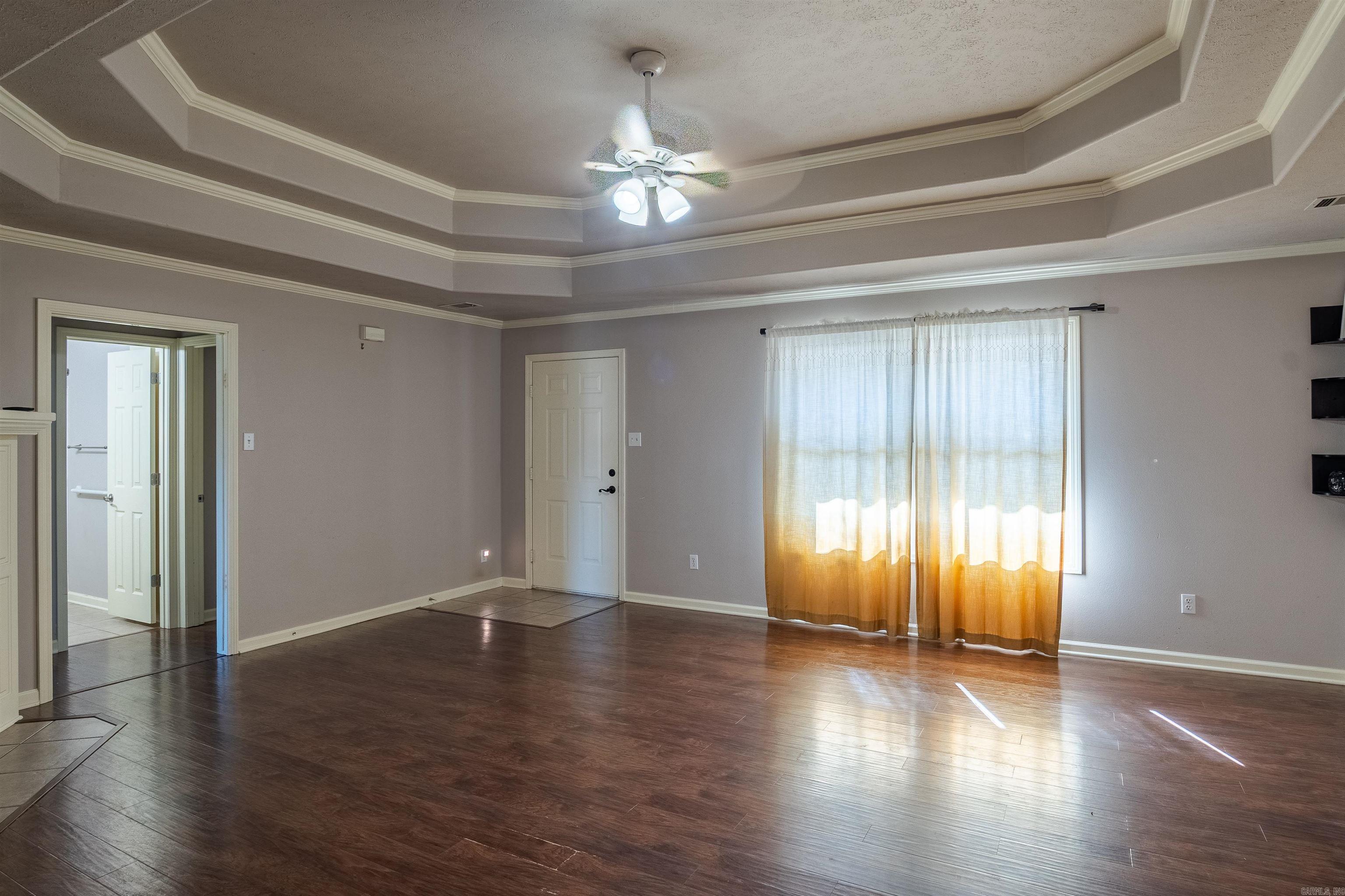 24 Tulip Lane — photo 4
