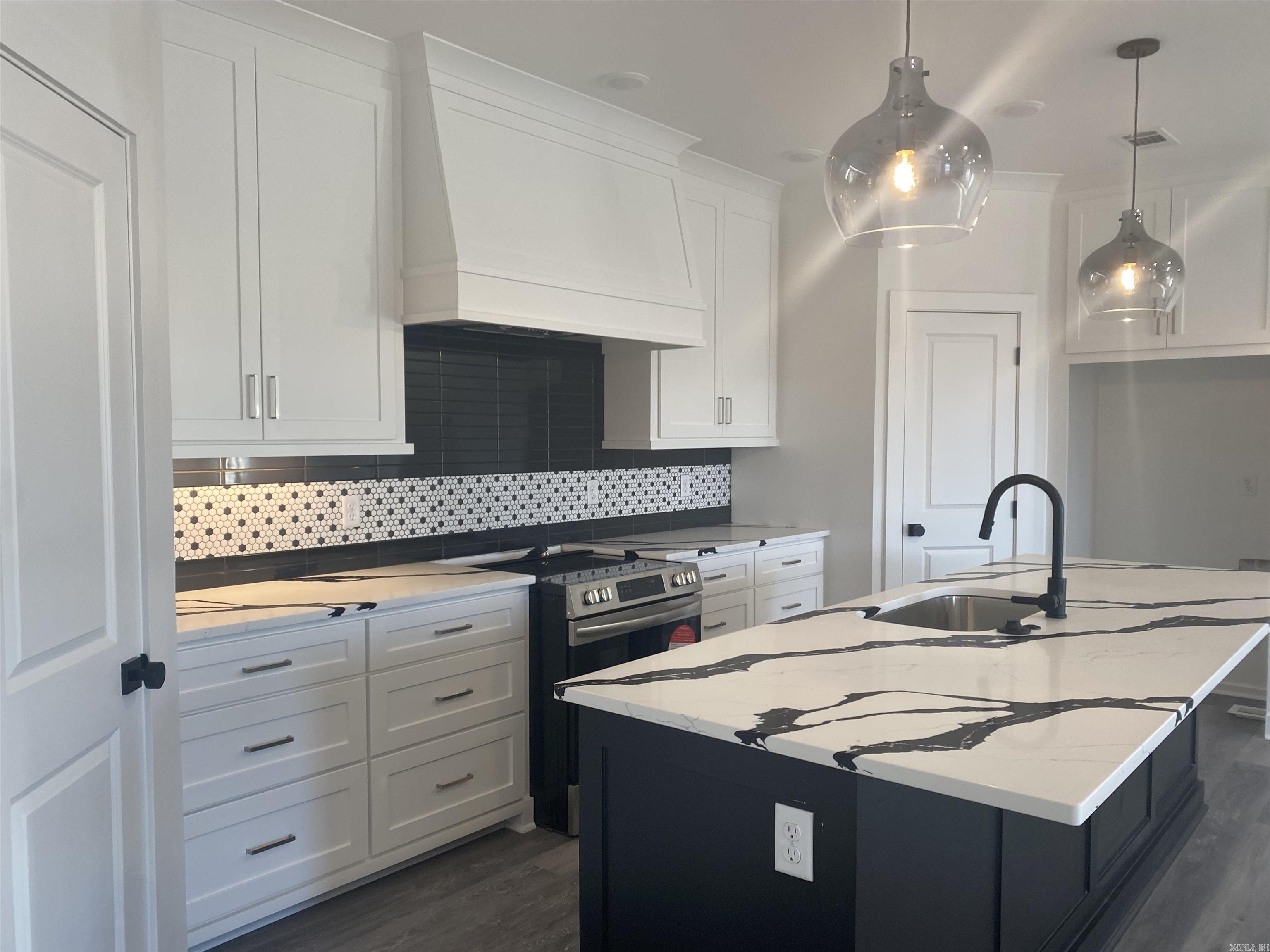 123 Edgewood Circle  Little Rock, AR