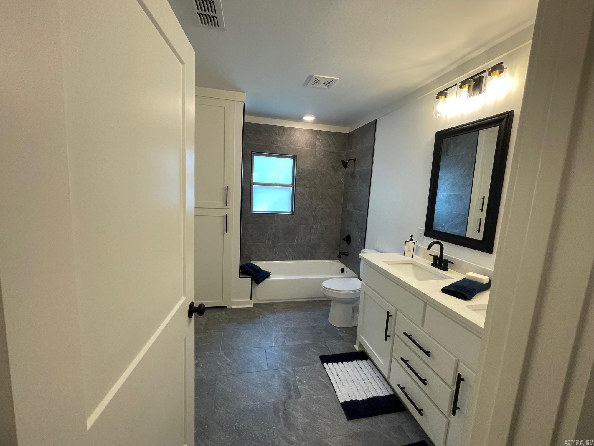 2323 S Izard Street Little Rock, AR 72206