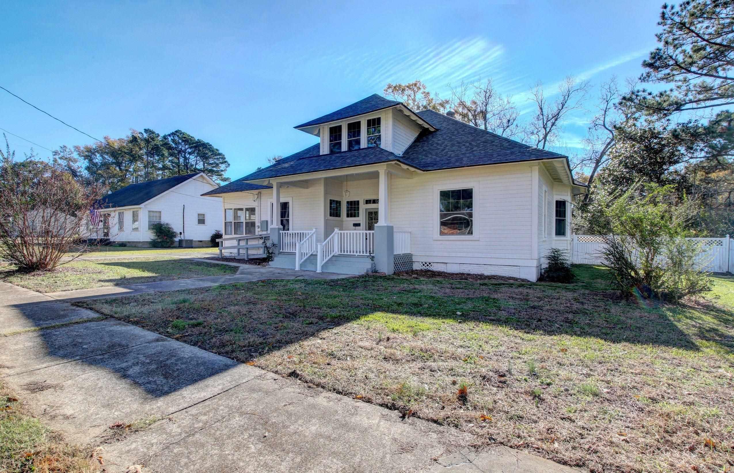 320 E Cedar  Warren, AR