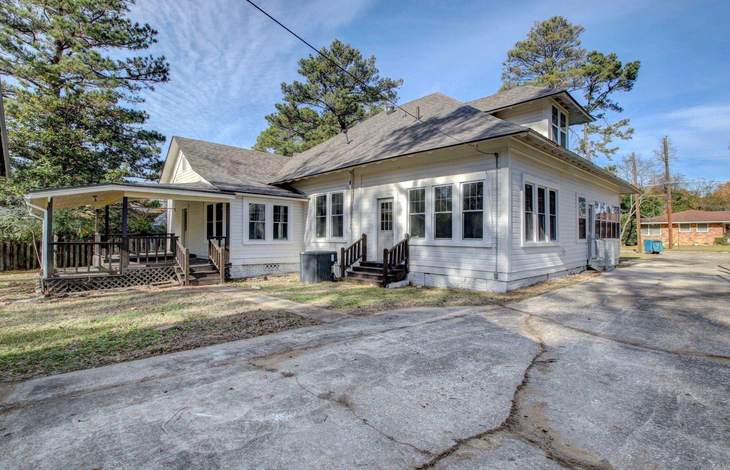 320 E Cedar  Warren, AR