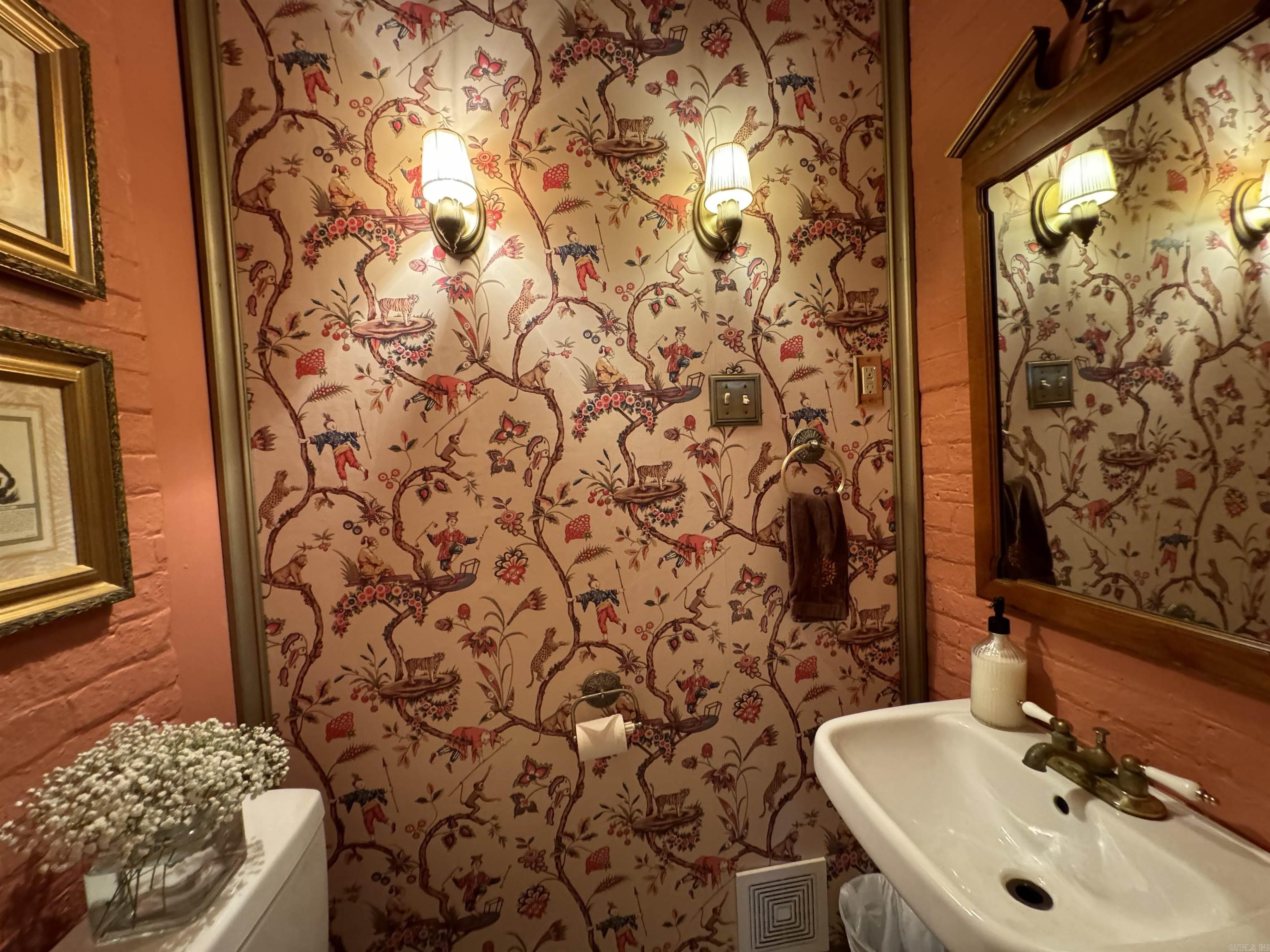 420 Quapaw  Hot Springs, AR