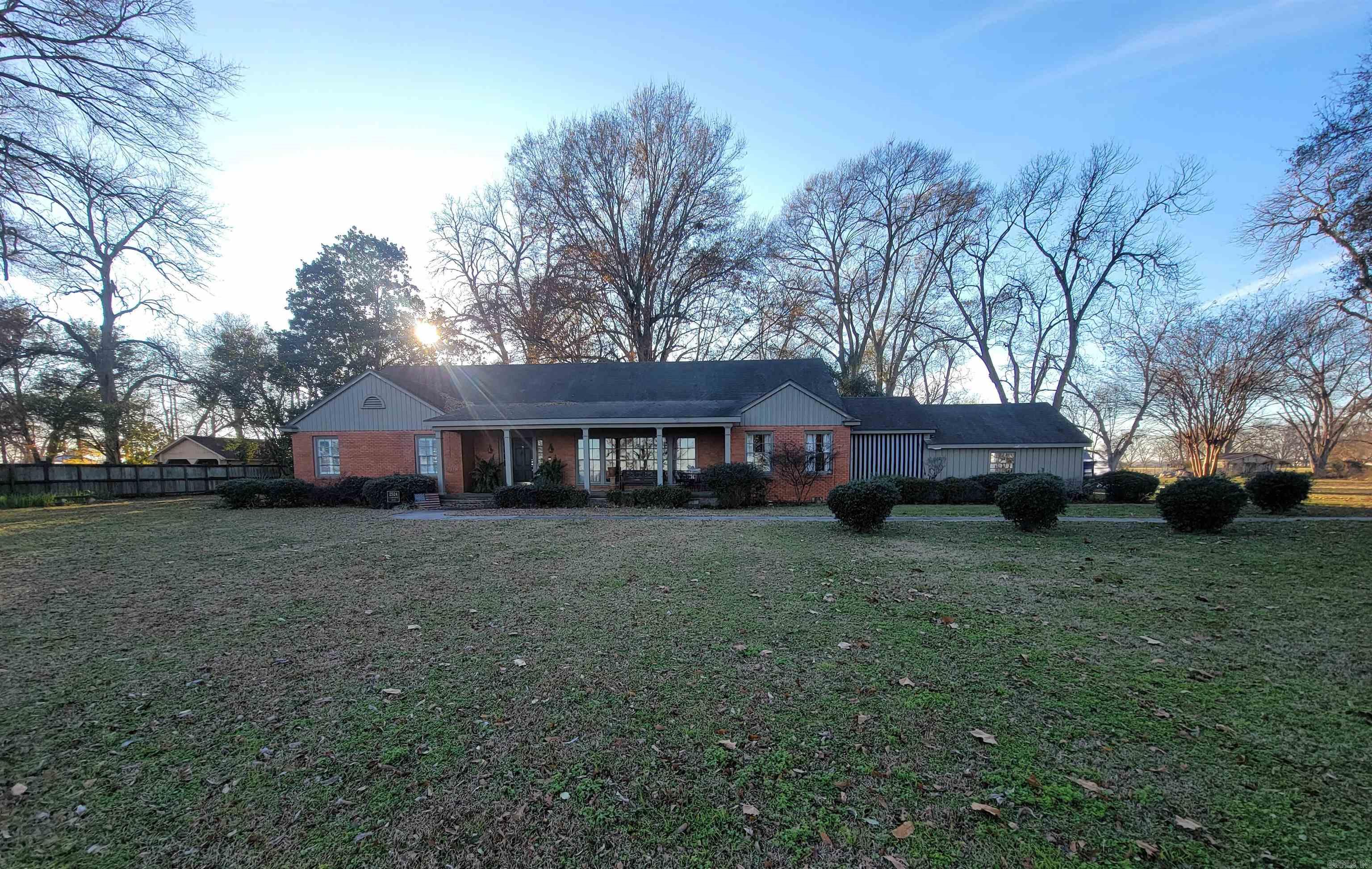 2524 Lakeshore  Lake Village, AR