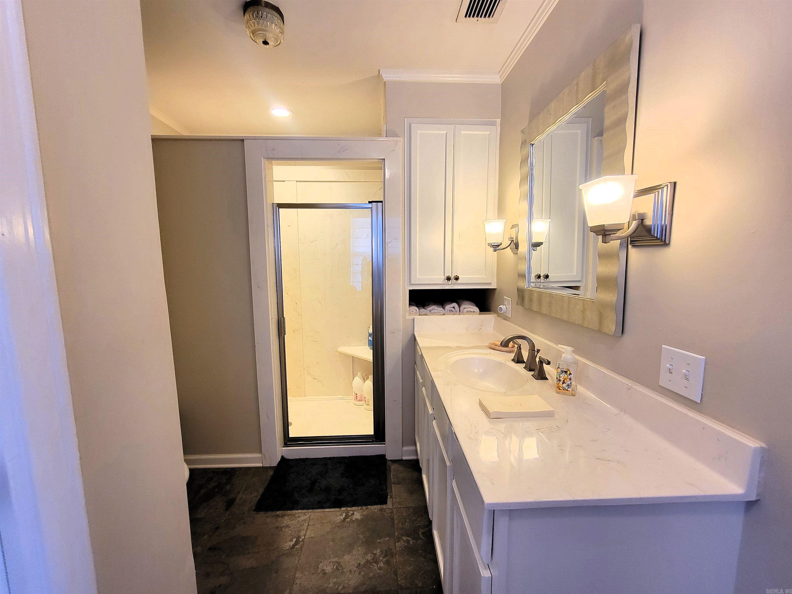 2524 Lakeshore  Lake Village, AR