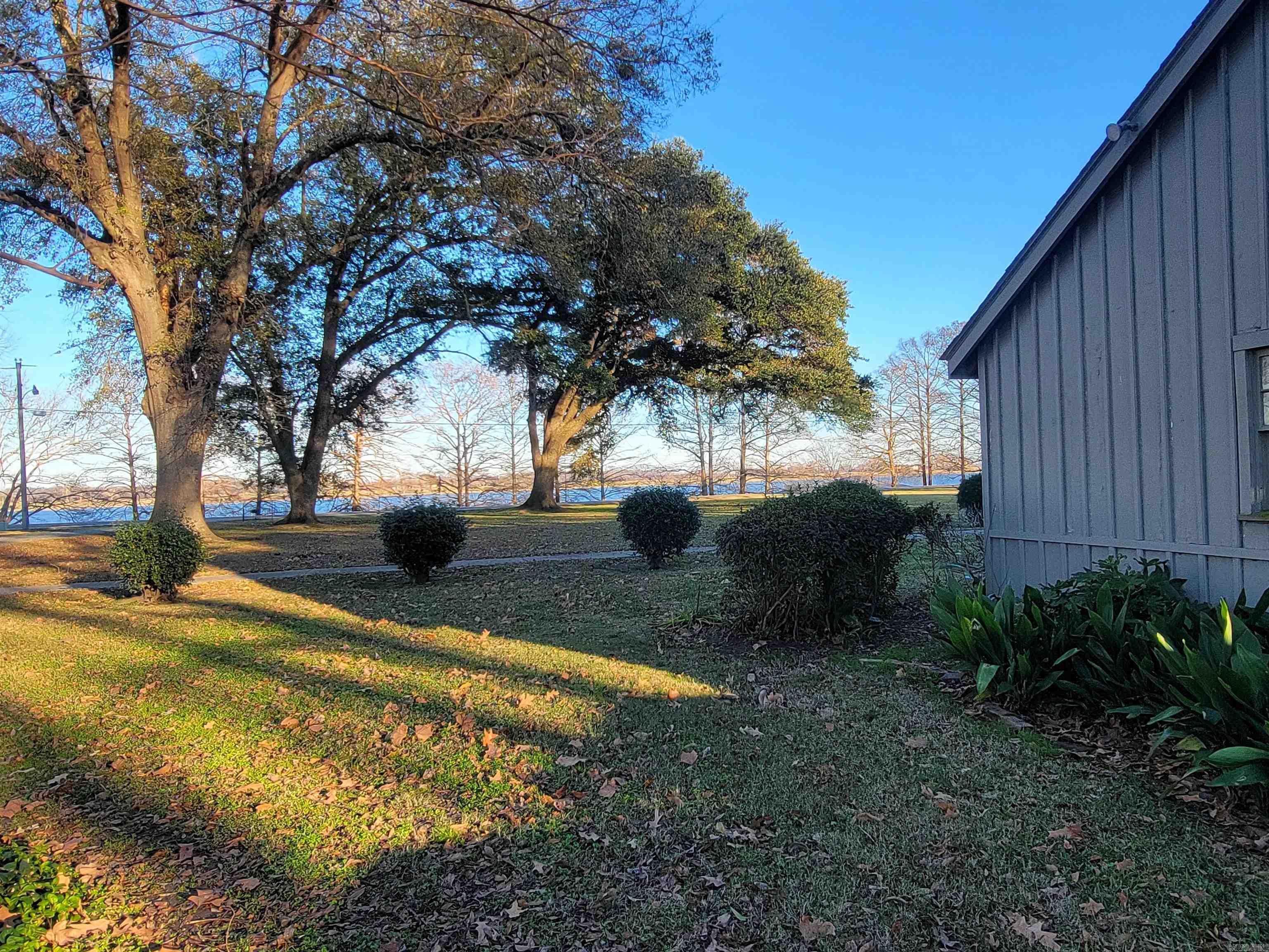 2524 Lakeshore  Lake Village, AR