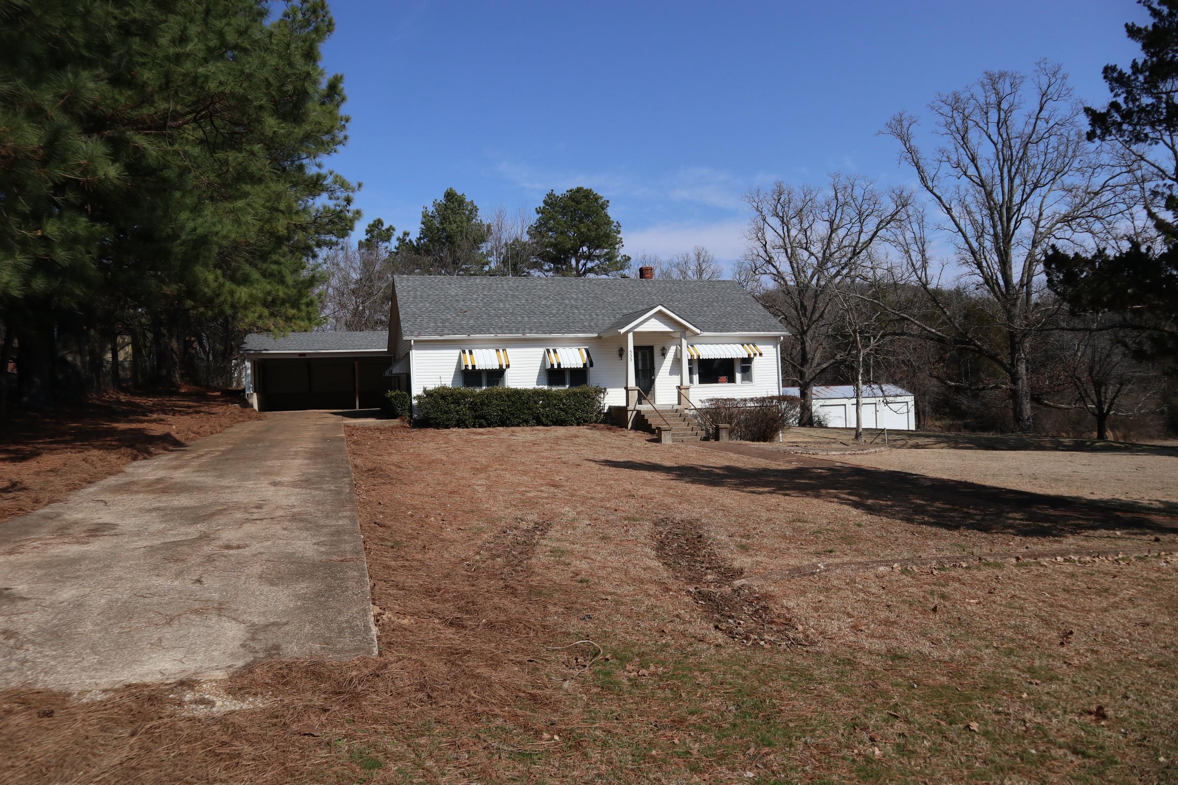 533 North St Salem, AR 72576