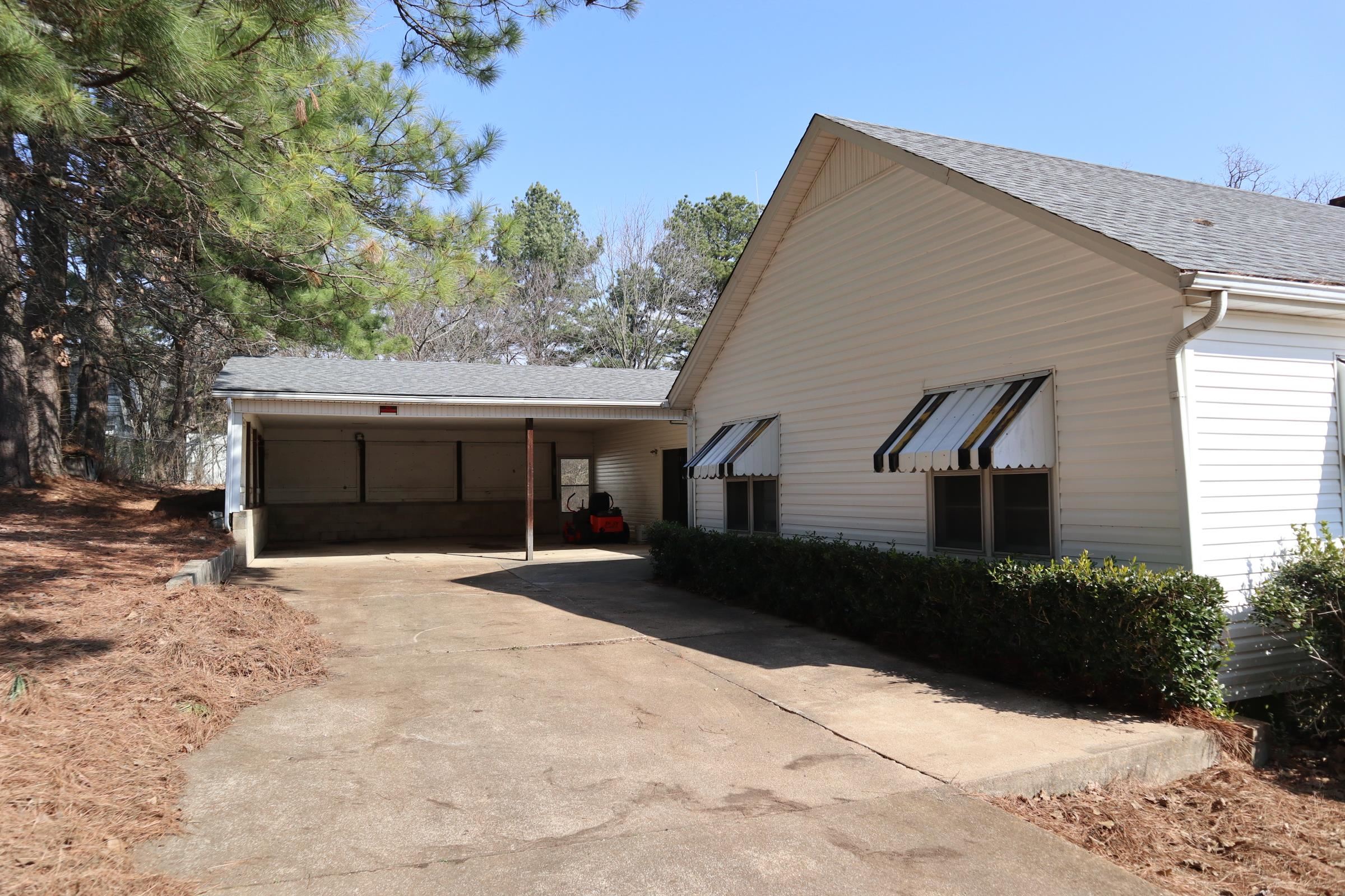 533 North St Salem, AR 72576