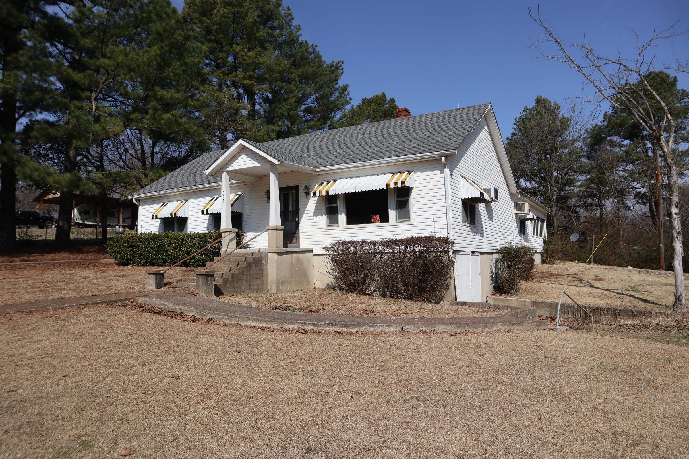 533 North St Salem, AR 72576