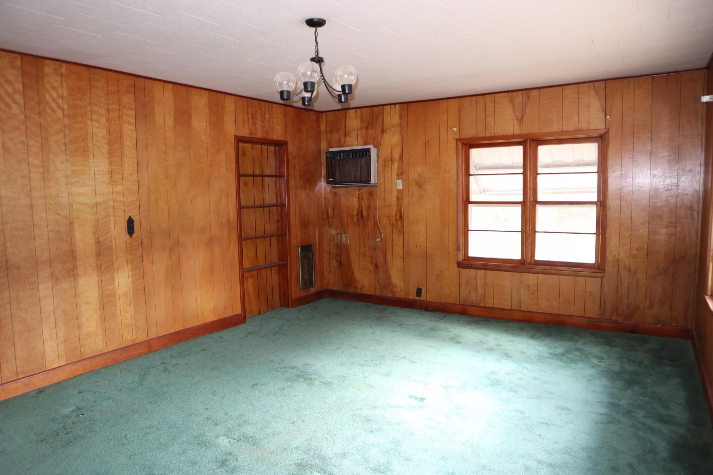 533 North St Salem, AR 72576