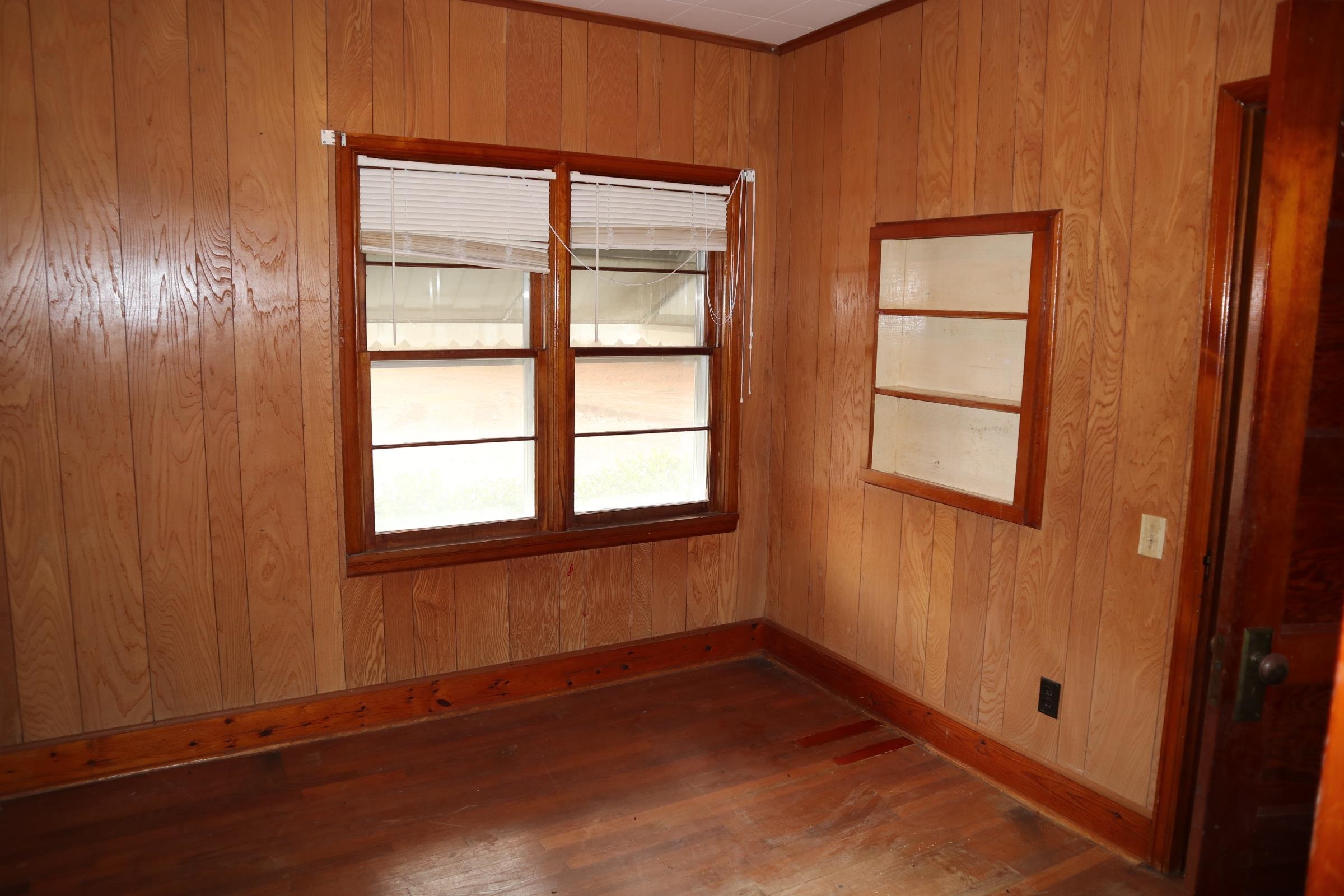 533 North St Salem, AR 72576