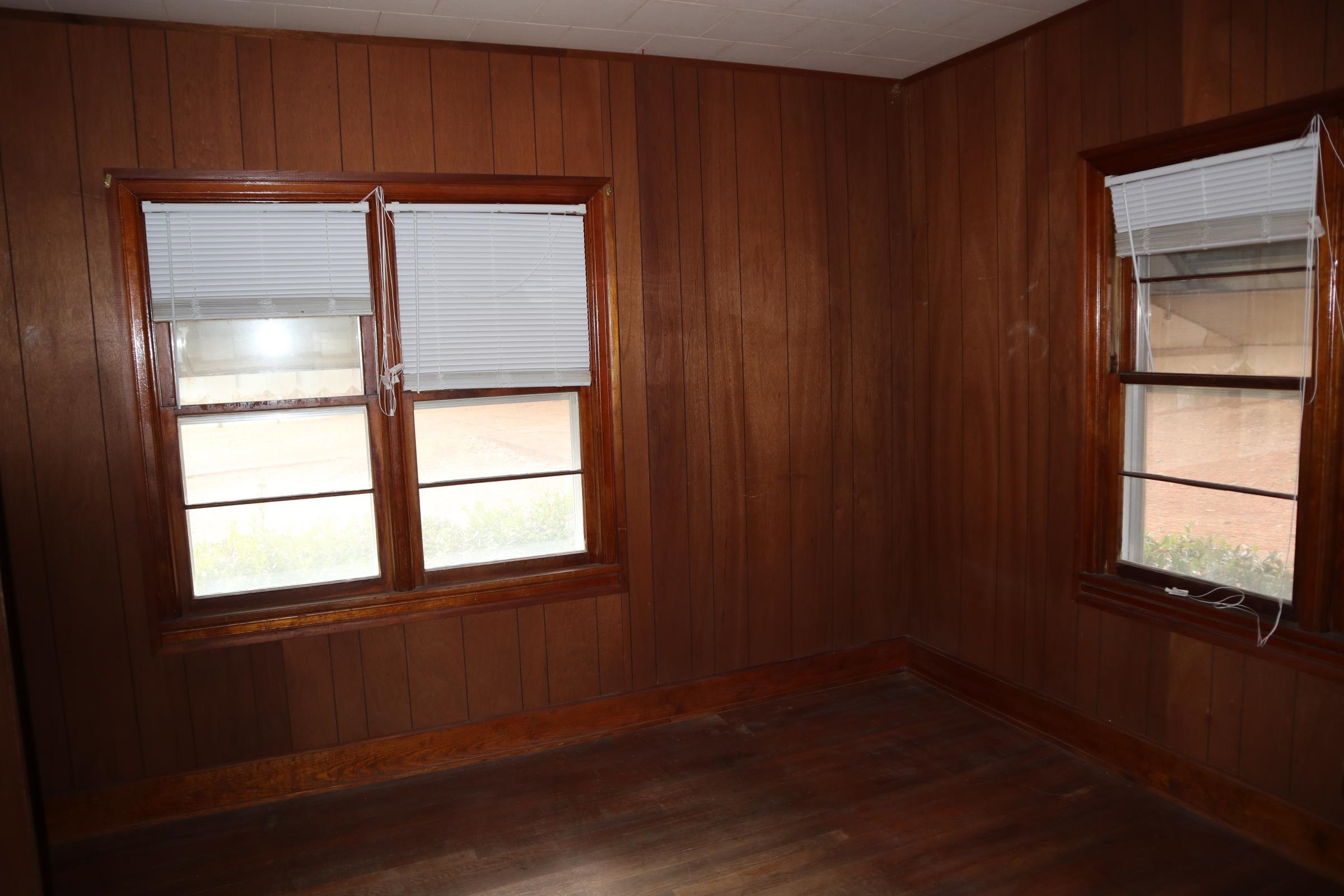 533 North St Salem, AR 72576