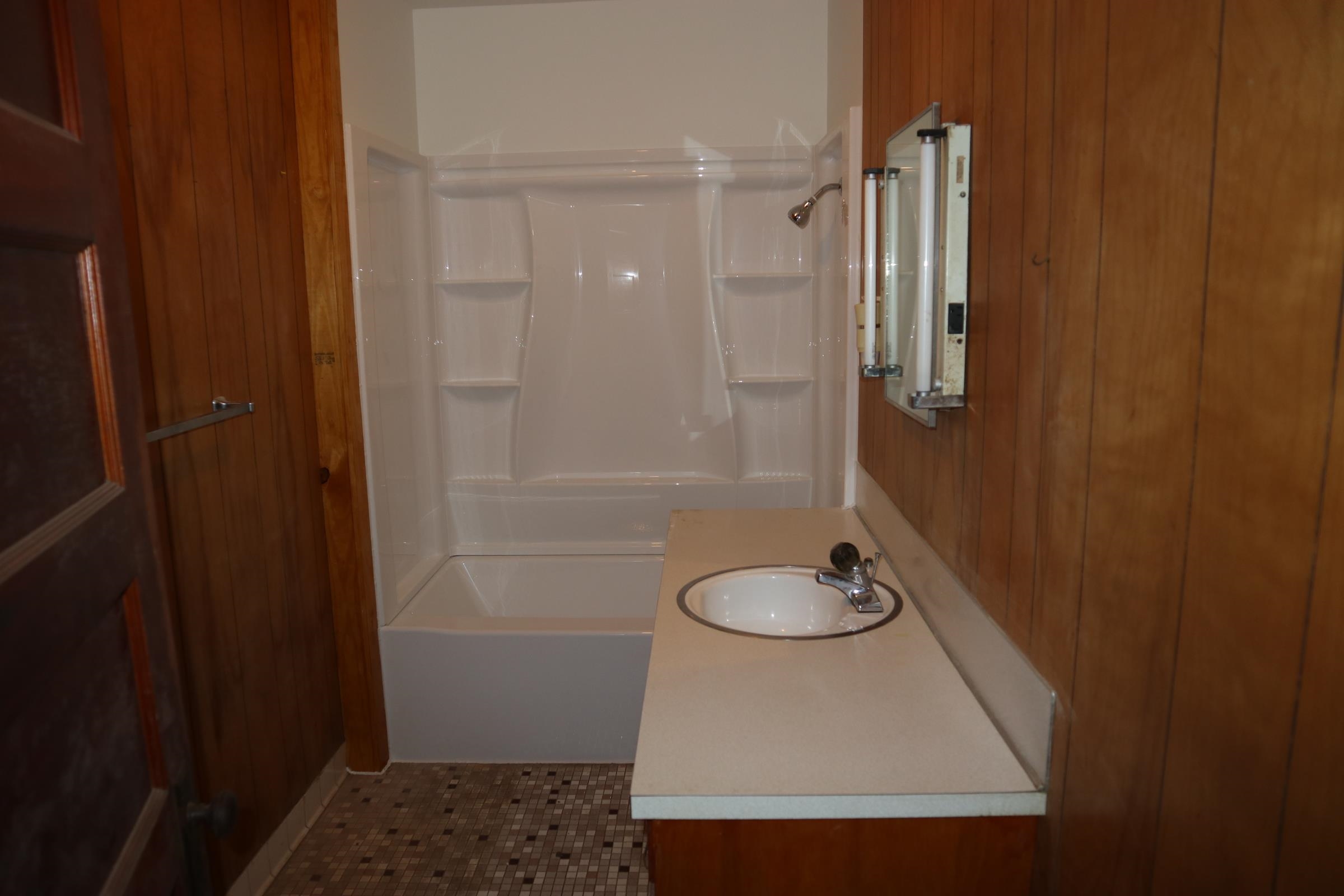 533 North St Salem, AR 72576