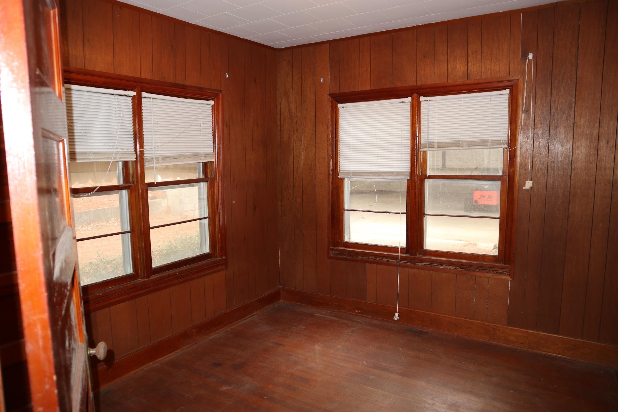 533 North St Salem, AR 72576