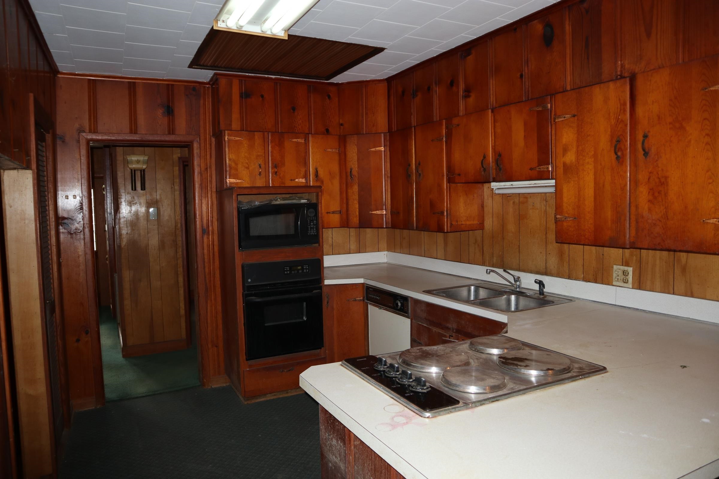 533 North St Salem, AR 72576