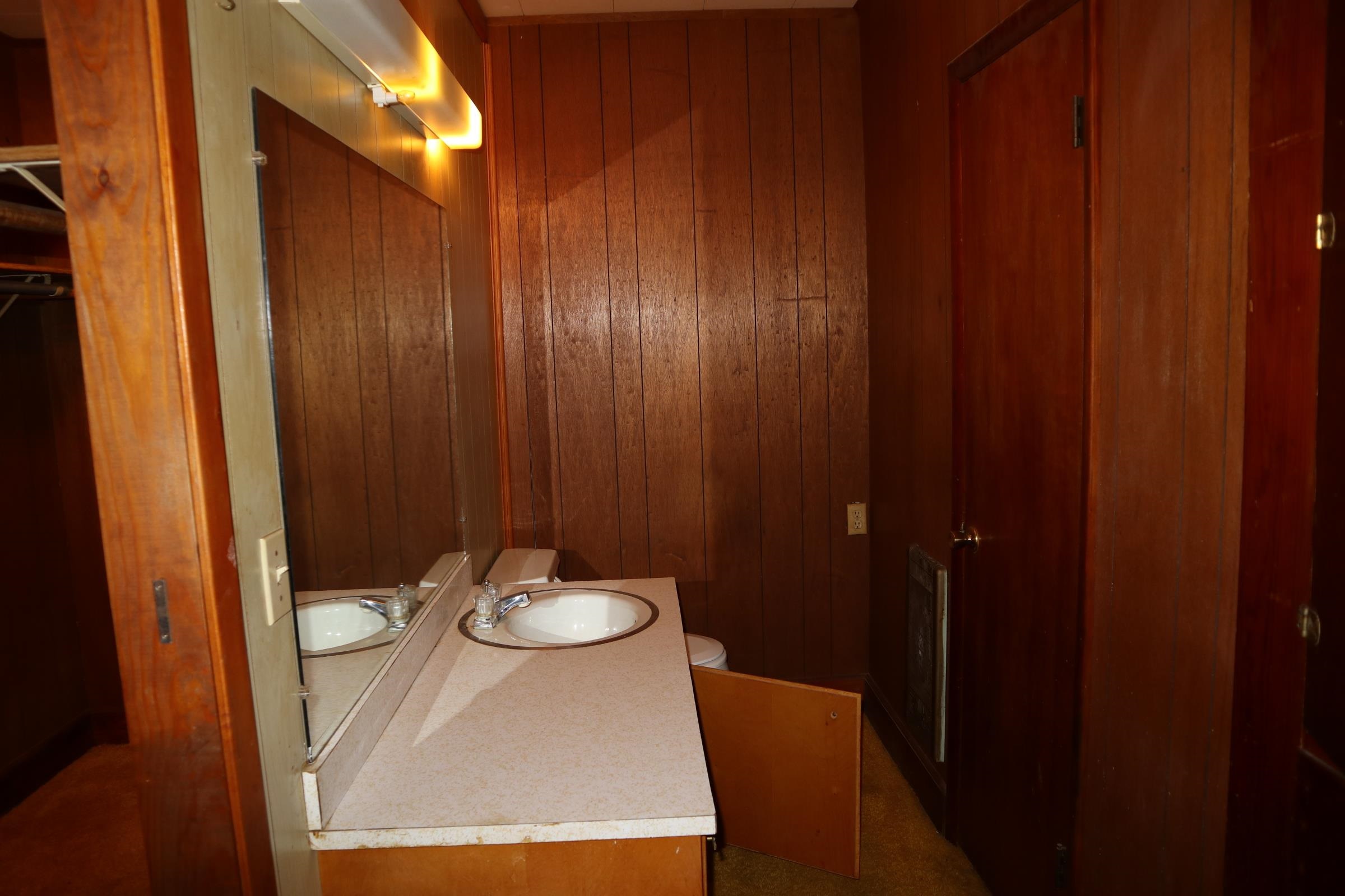 533 North St Salem, AR 72576