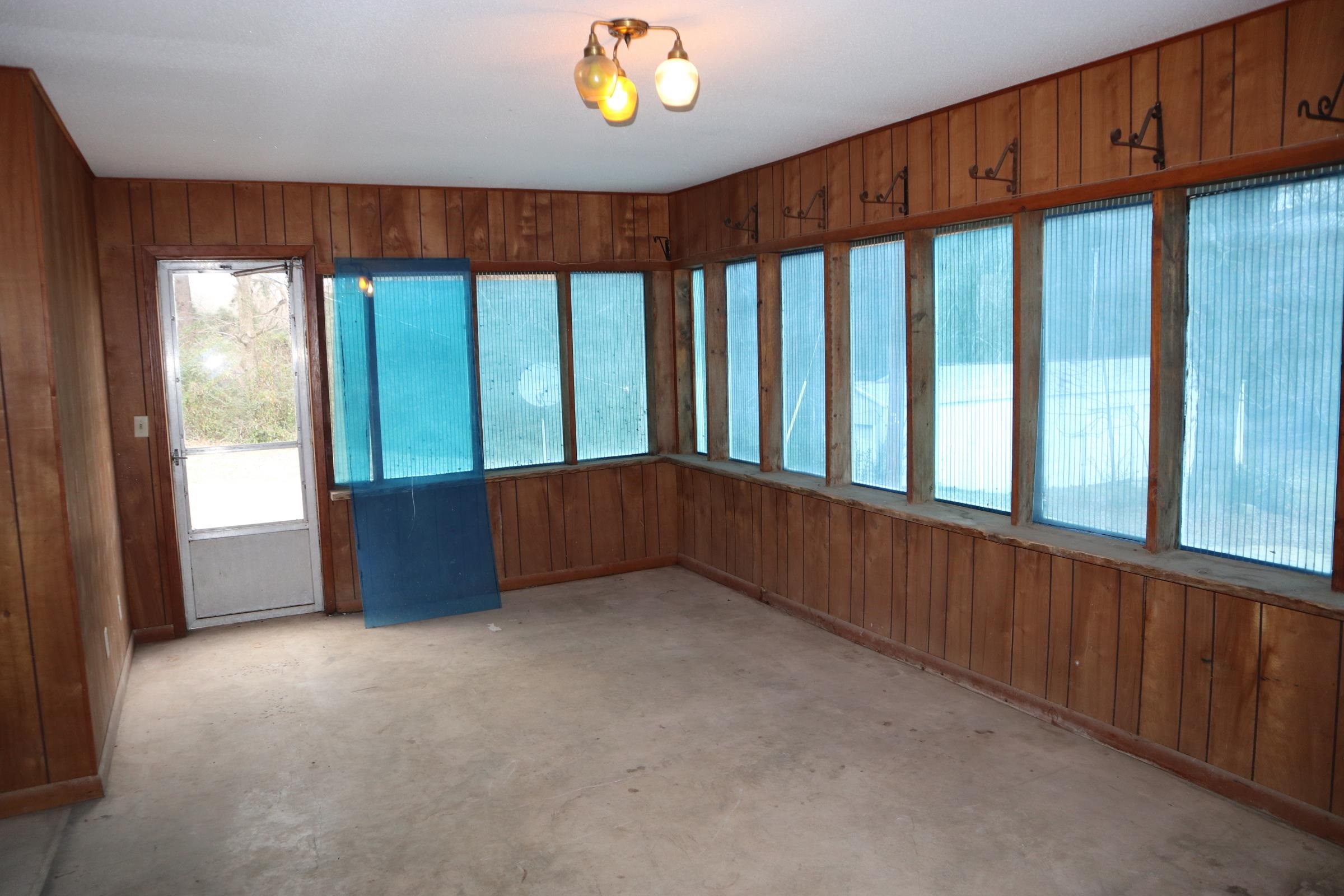 533 North St Salem, AR 72576