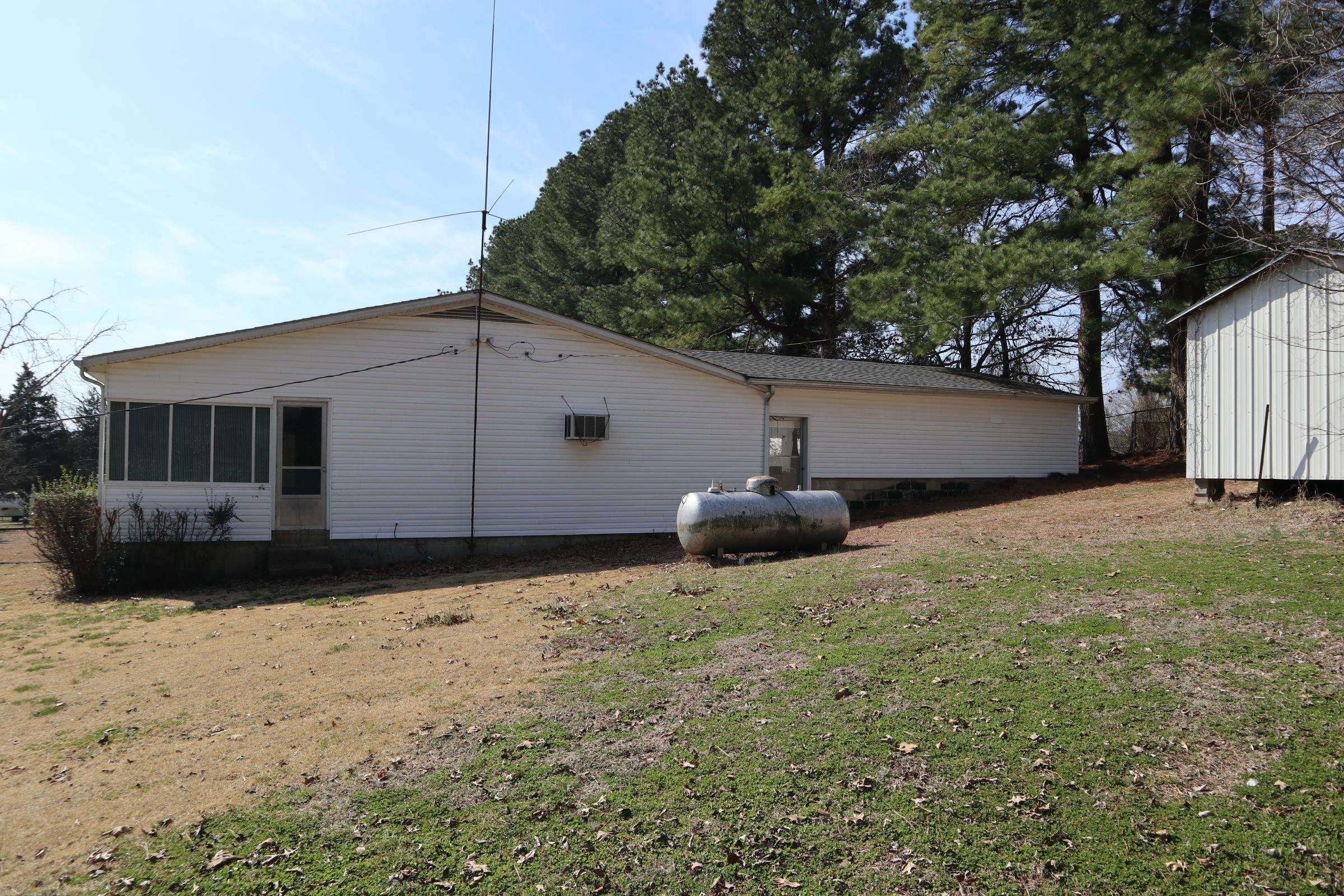 533 North St Salem, AR 72576