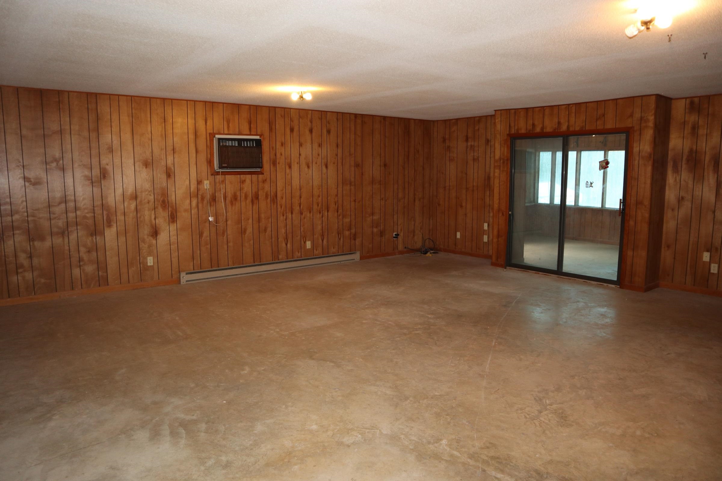 533 North St Salem, AR 72576