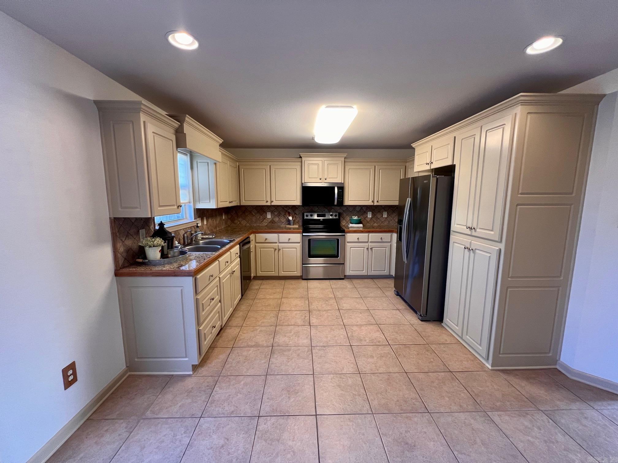 17 Trinity Drive — photo 3