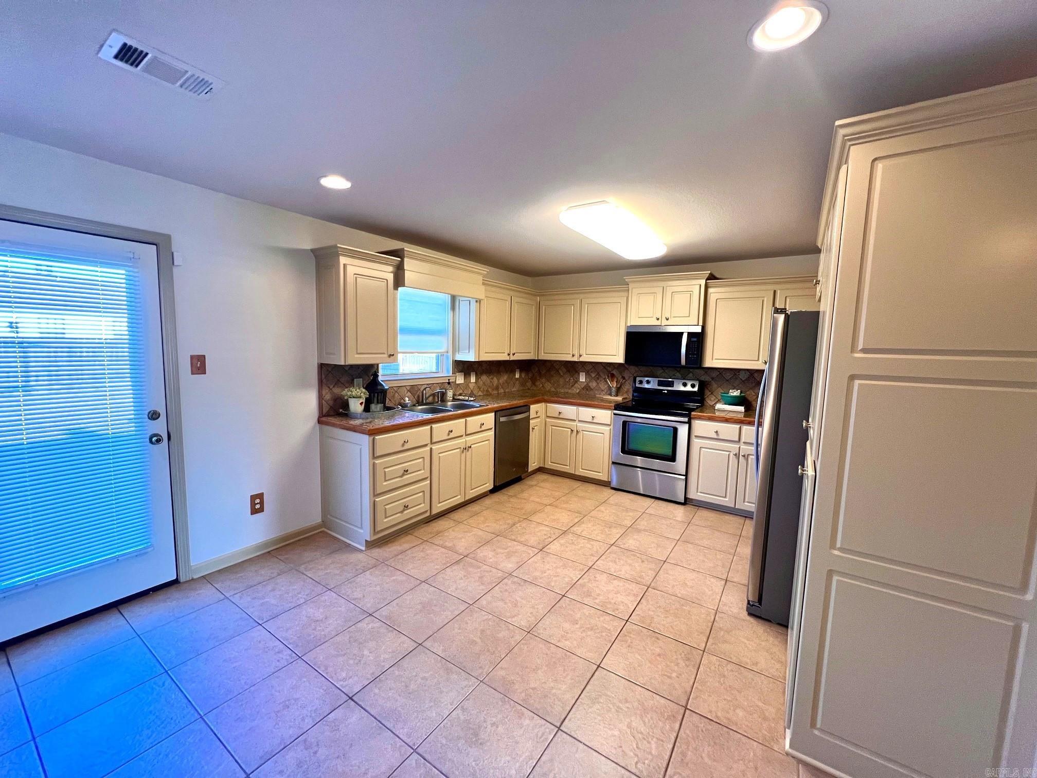17 Trinity Drive — photo 4