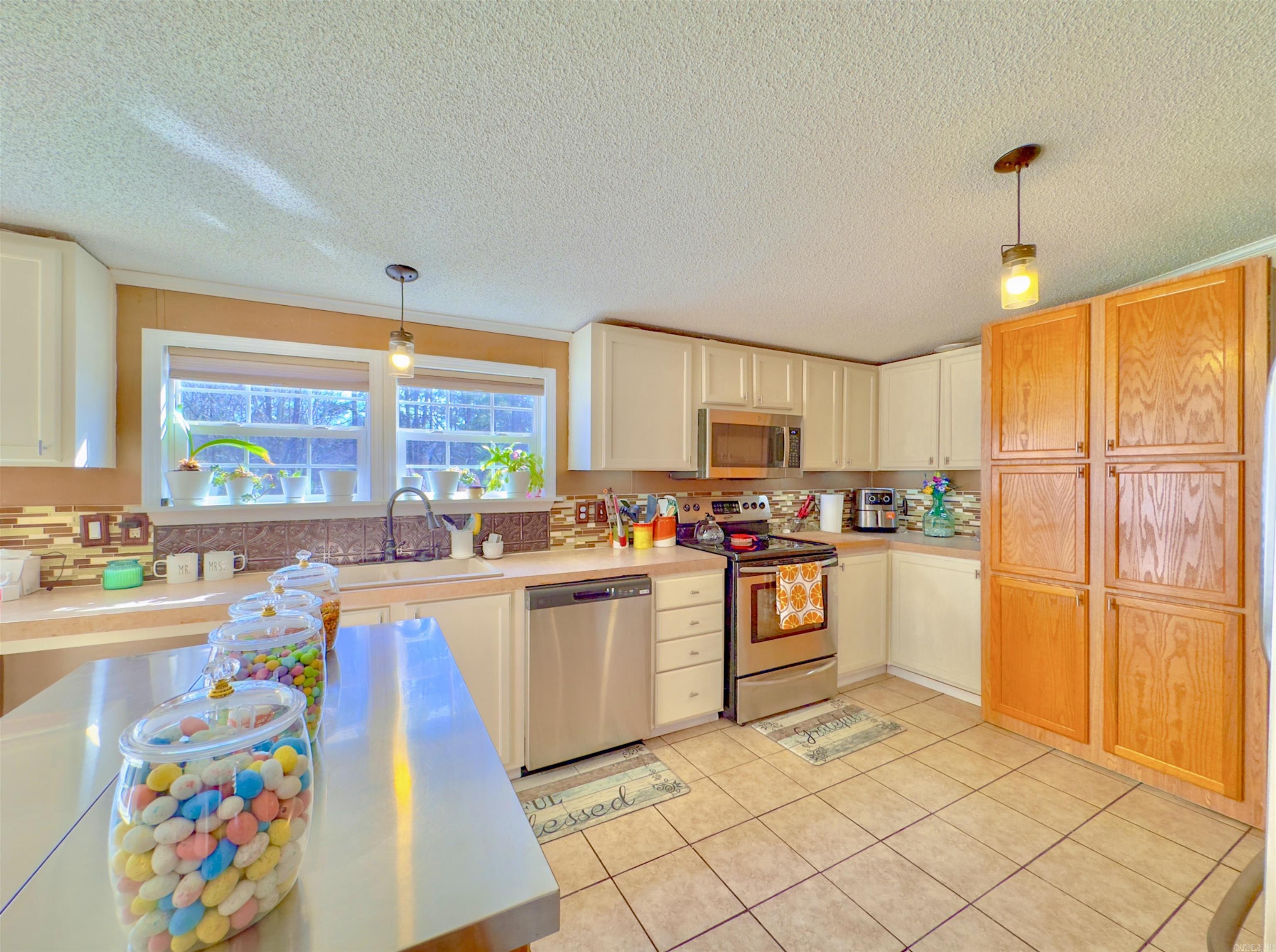 811 Troutman Rd — photo 5
