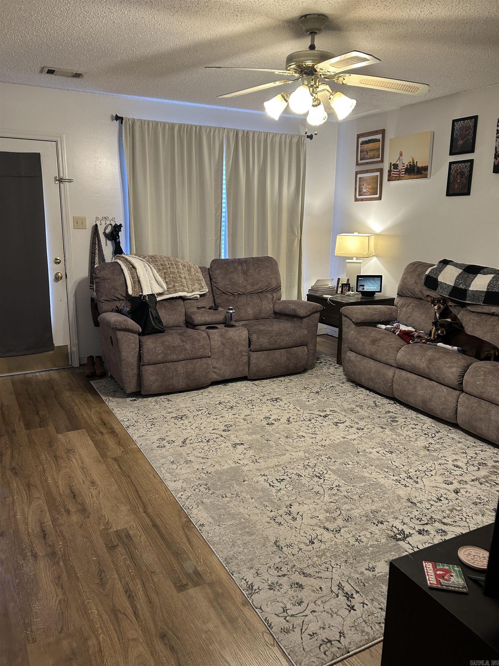 27 Matthews Ln — photo 2