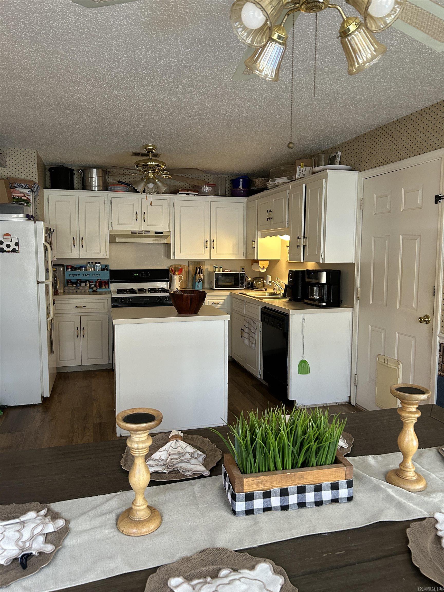 27 Matthews Ln — photo 4