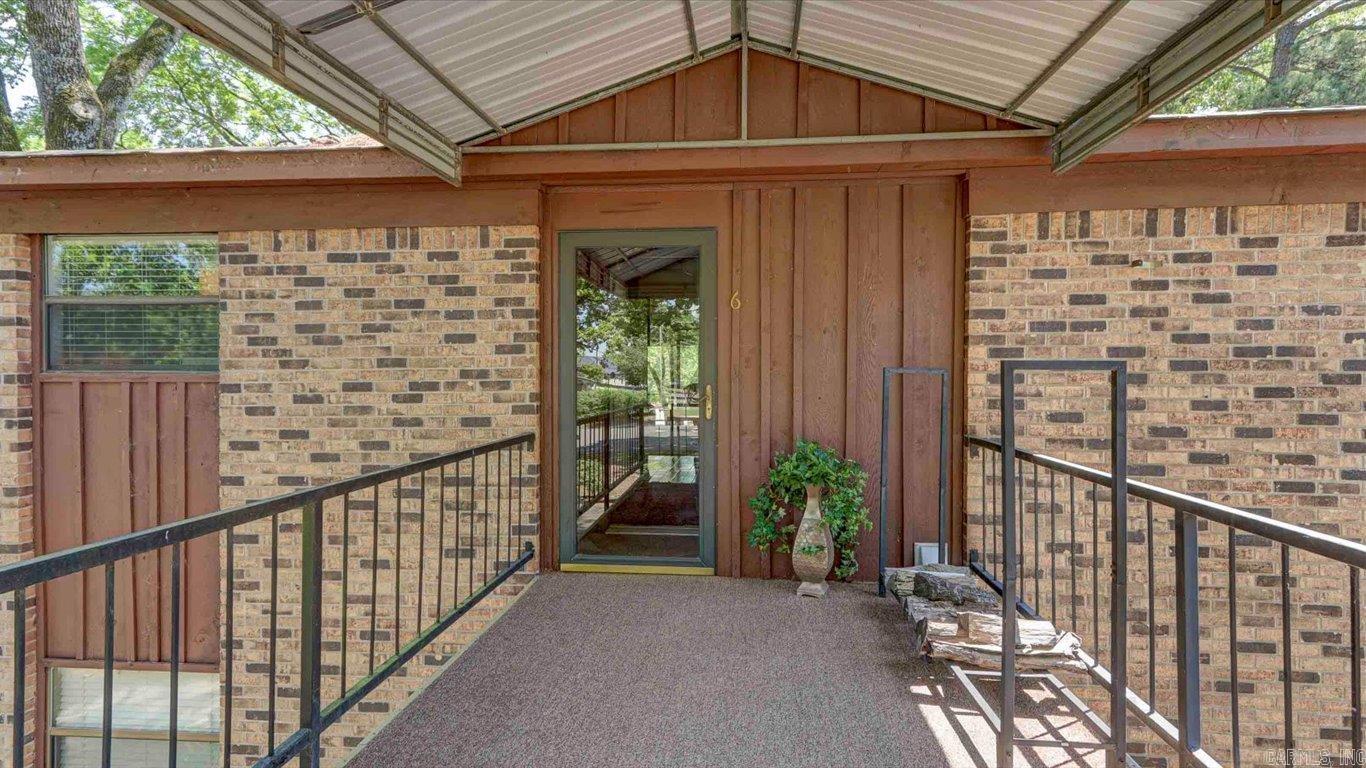 201 Daffodil Street Hot Springs, AR 71913