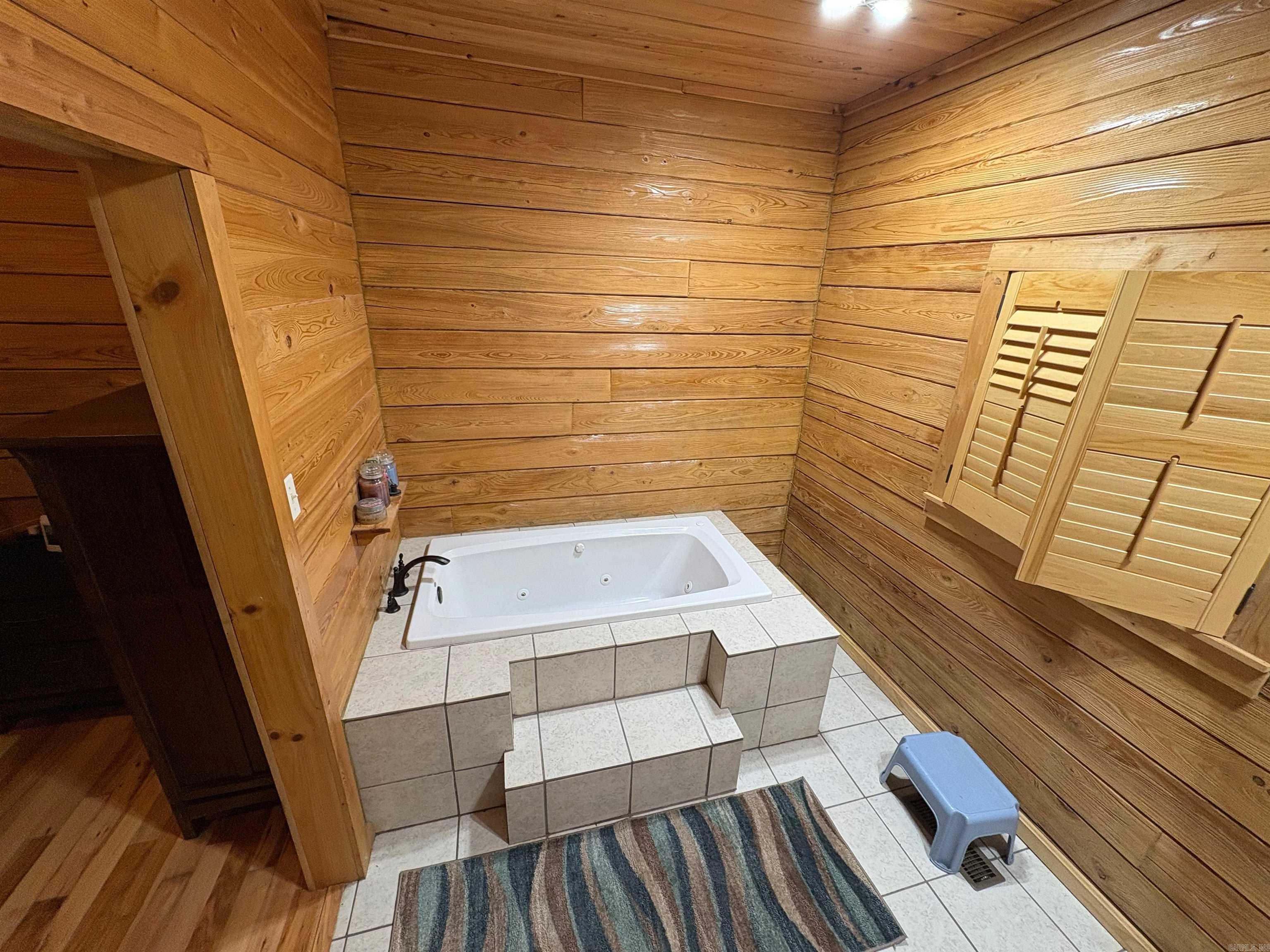 255 Adrian Mc Lane Tichnor, AR 72166