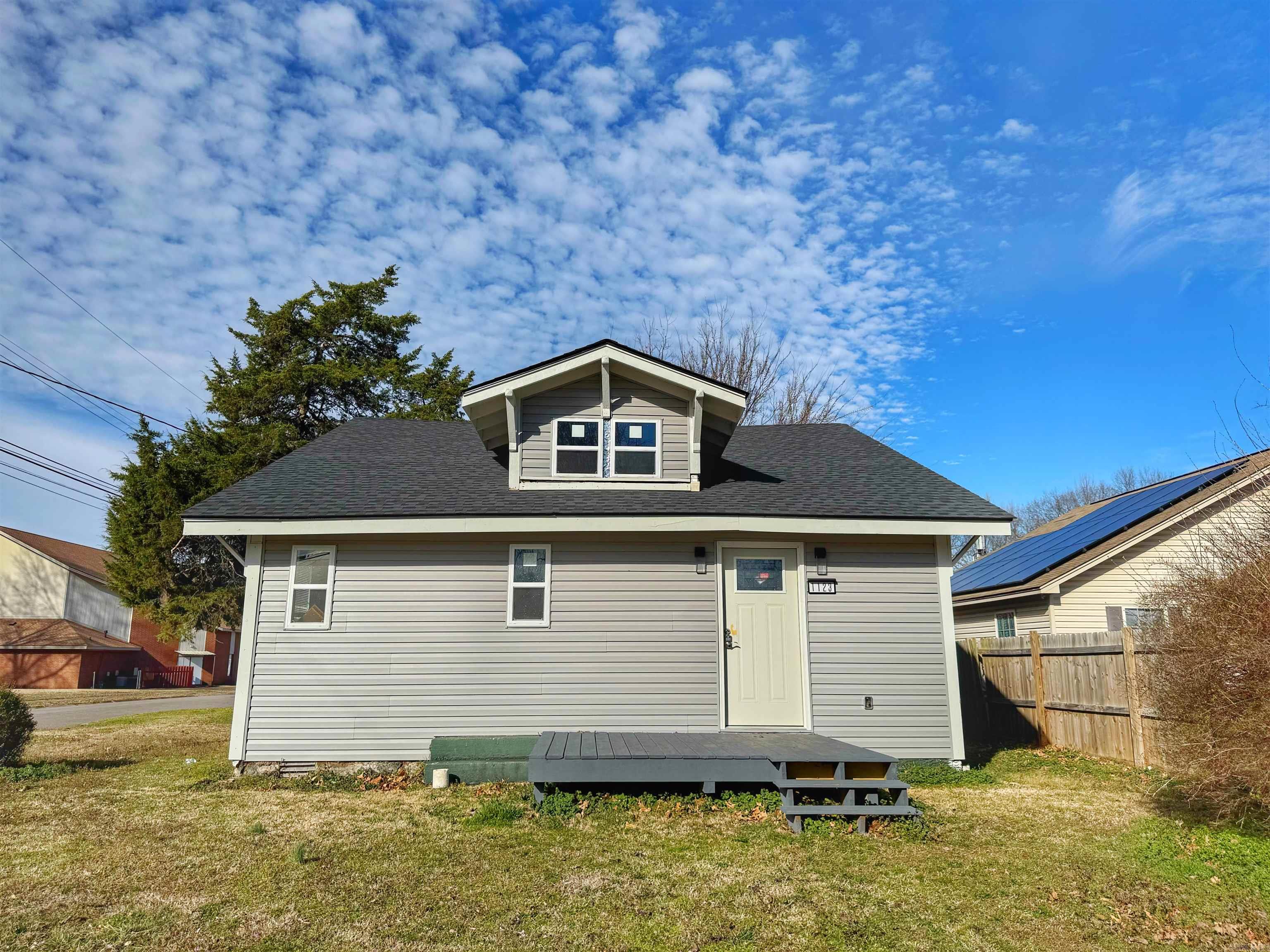 1123 N Greenwich  Russellville, AR