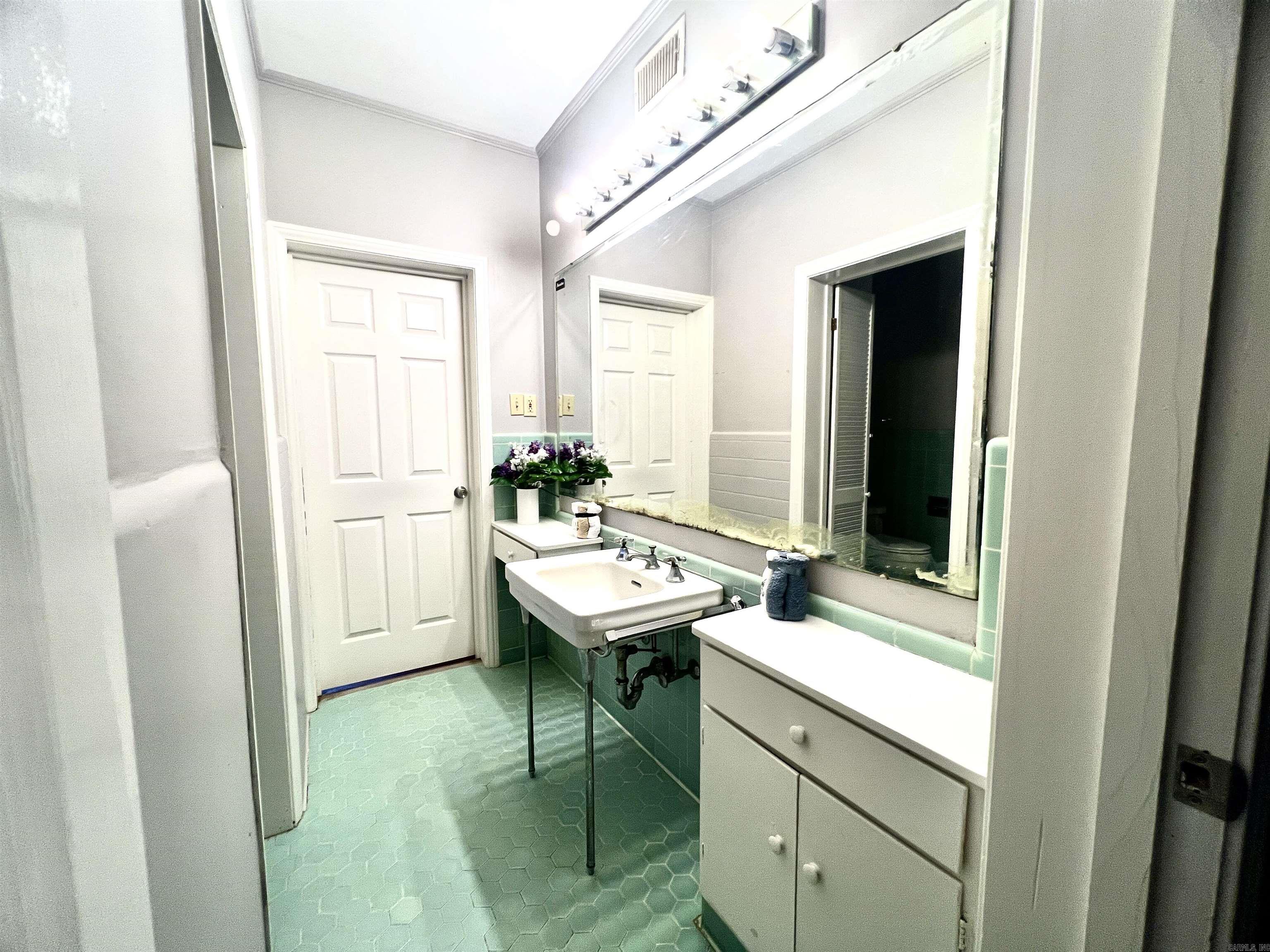 604 E 10th Street El Dorado, AR 71730