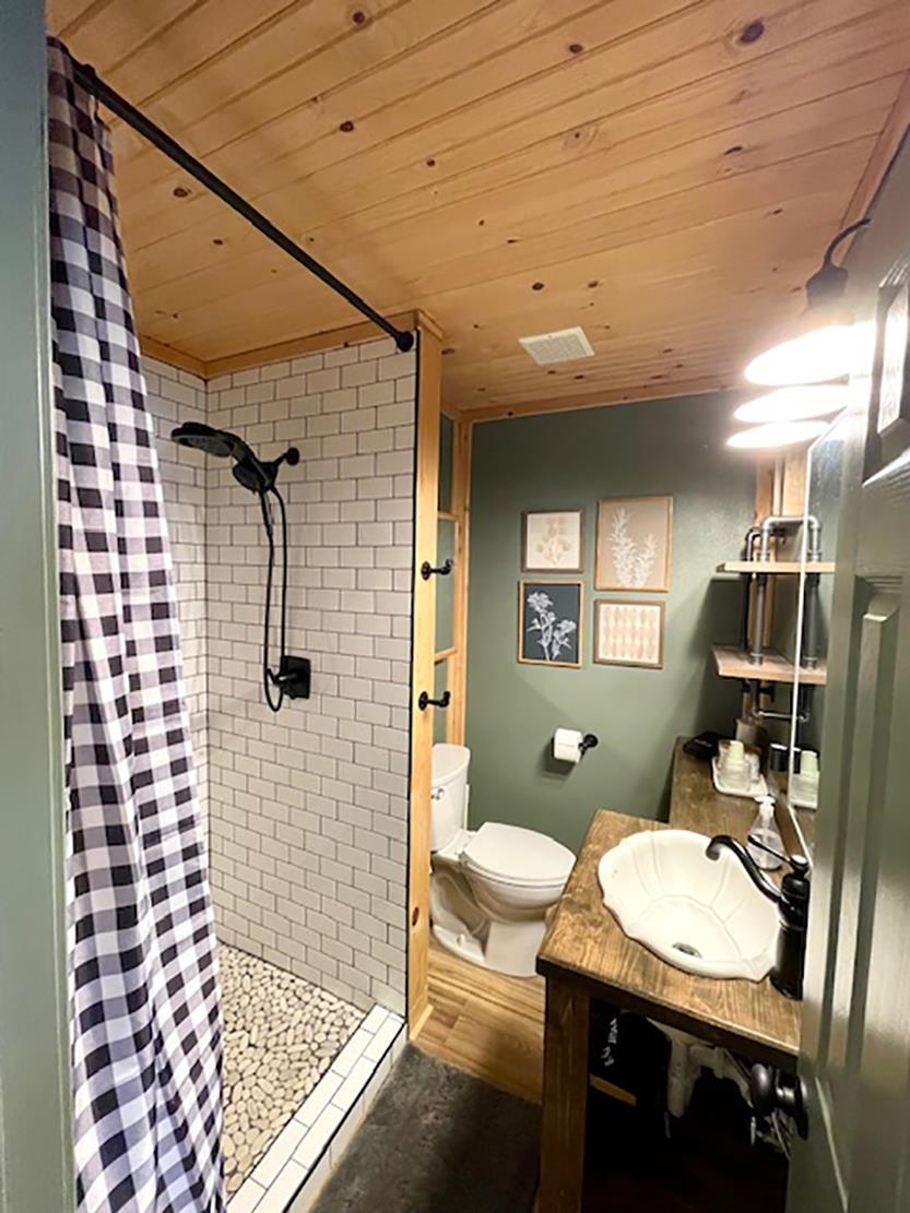 89 B E Valley  Hardy, AR