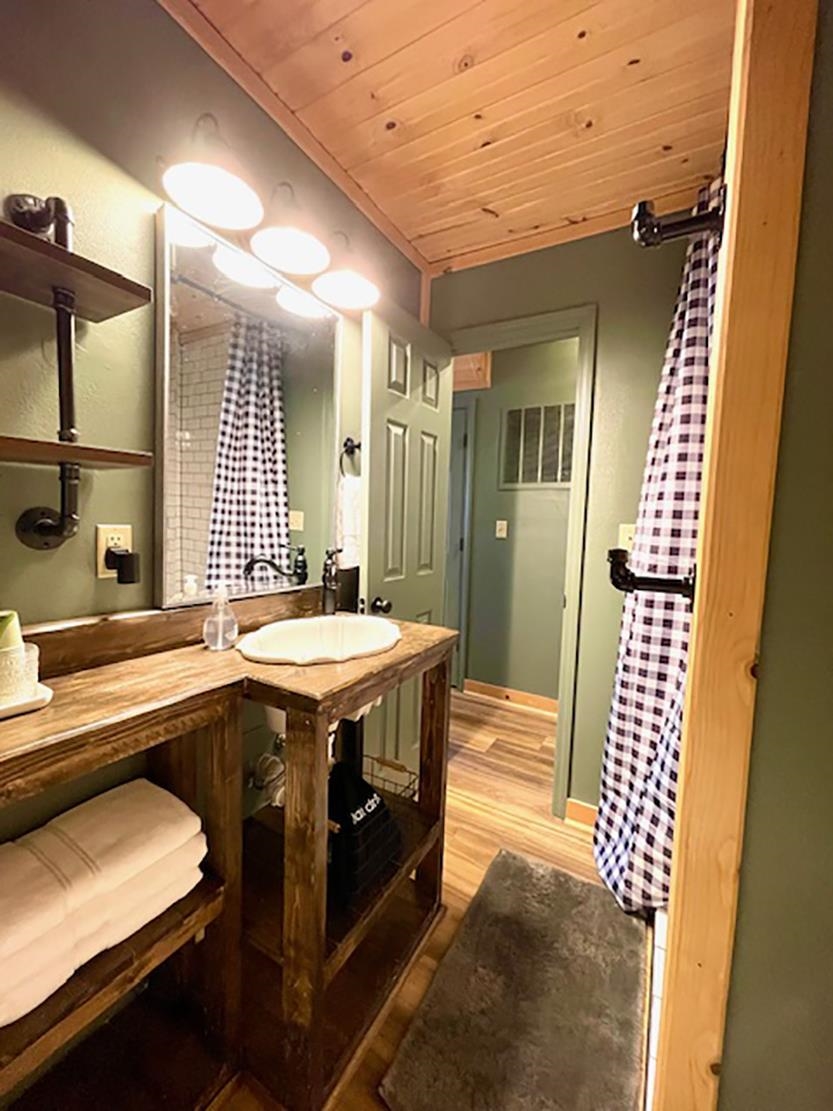 89 B E Valley  Hardy, AR