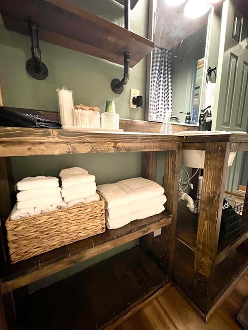 89 B E Valley  Hardy, AR