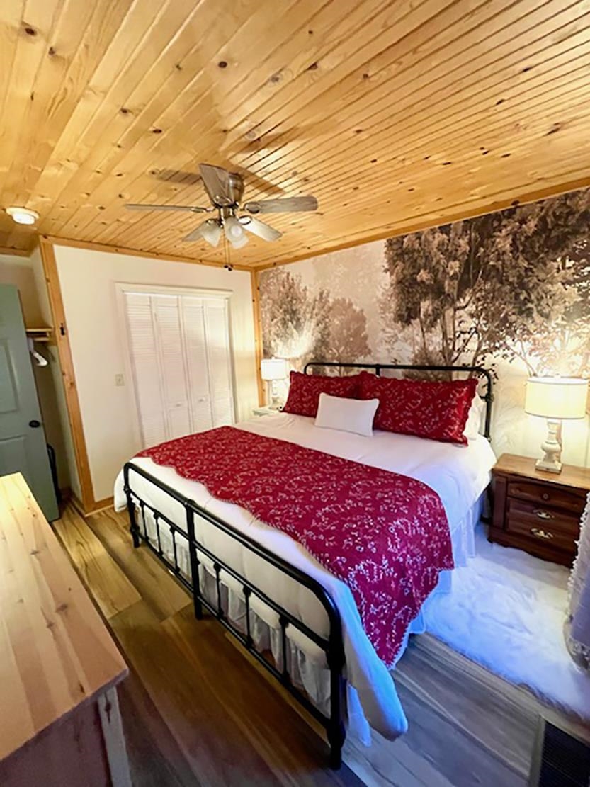 89 B E Valley  Hardy, AR