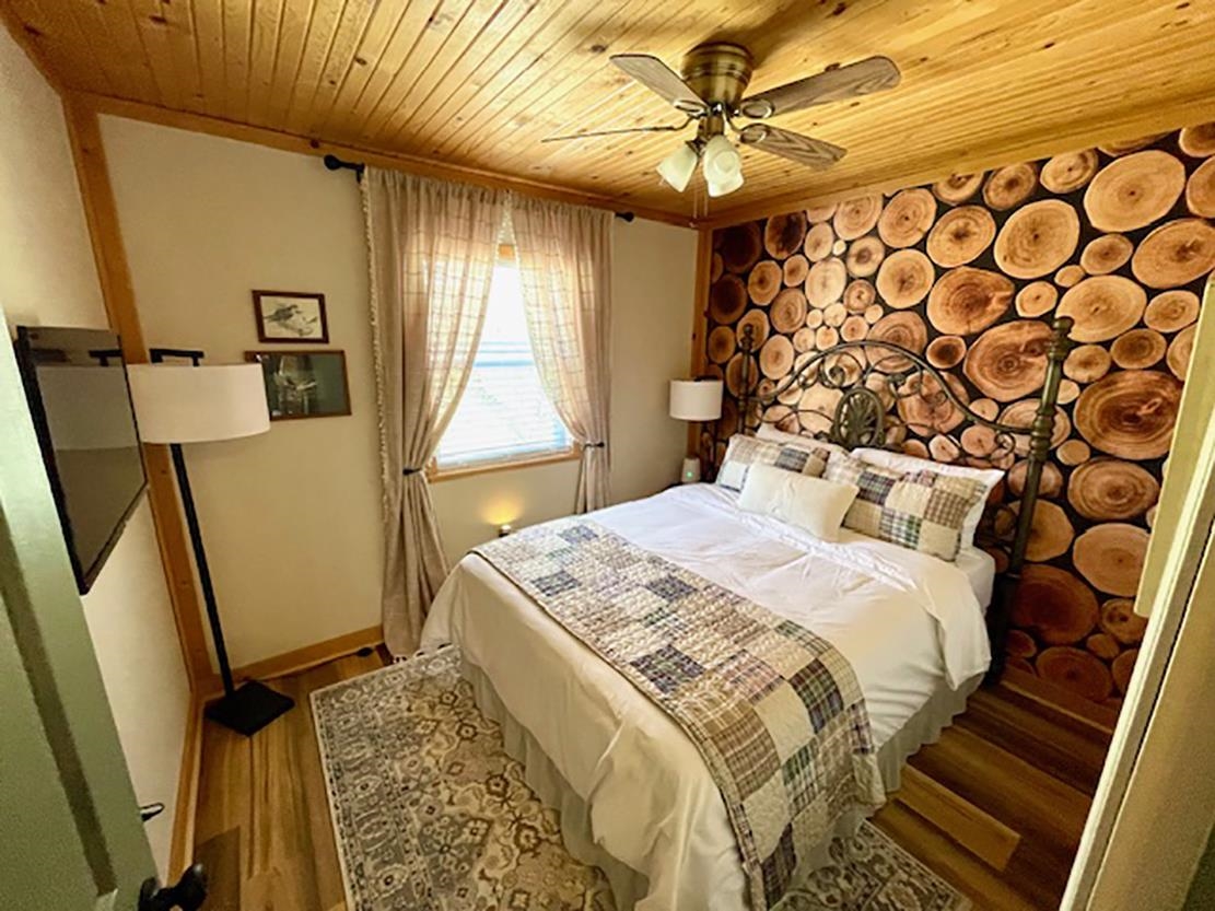 89 B E Valley  Hardy, AR