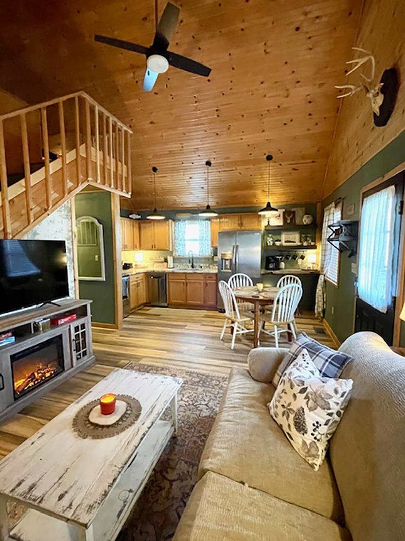 89 B E Valley  Hardy, AR