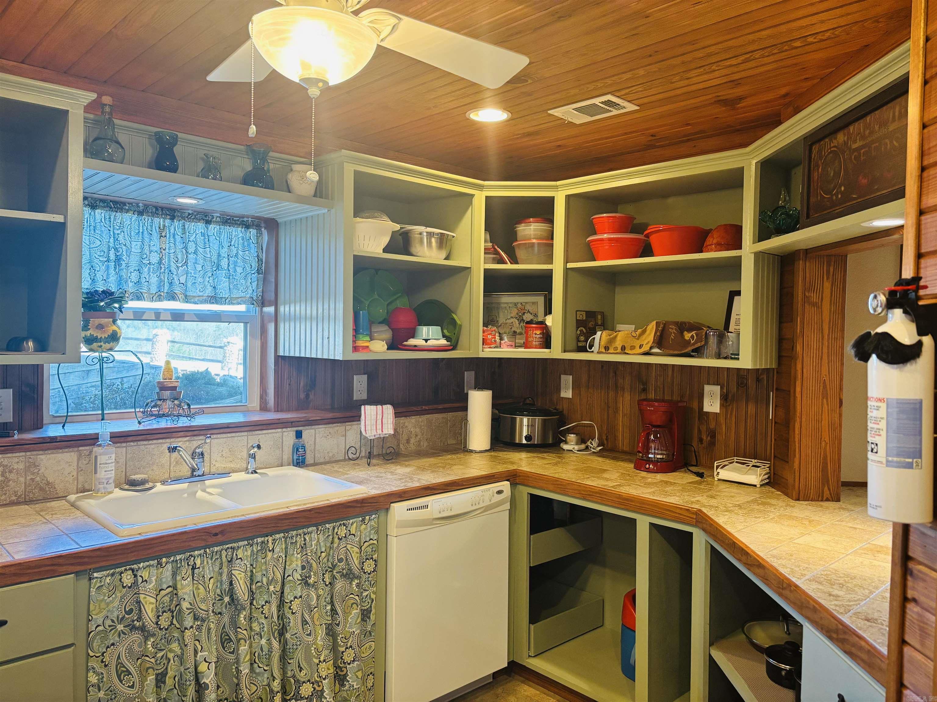 12897 14 W  Mountain View, AR