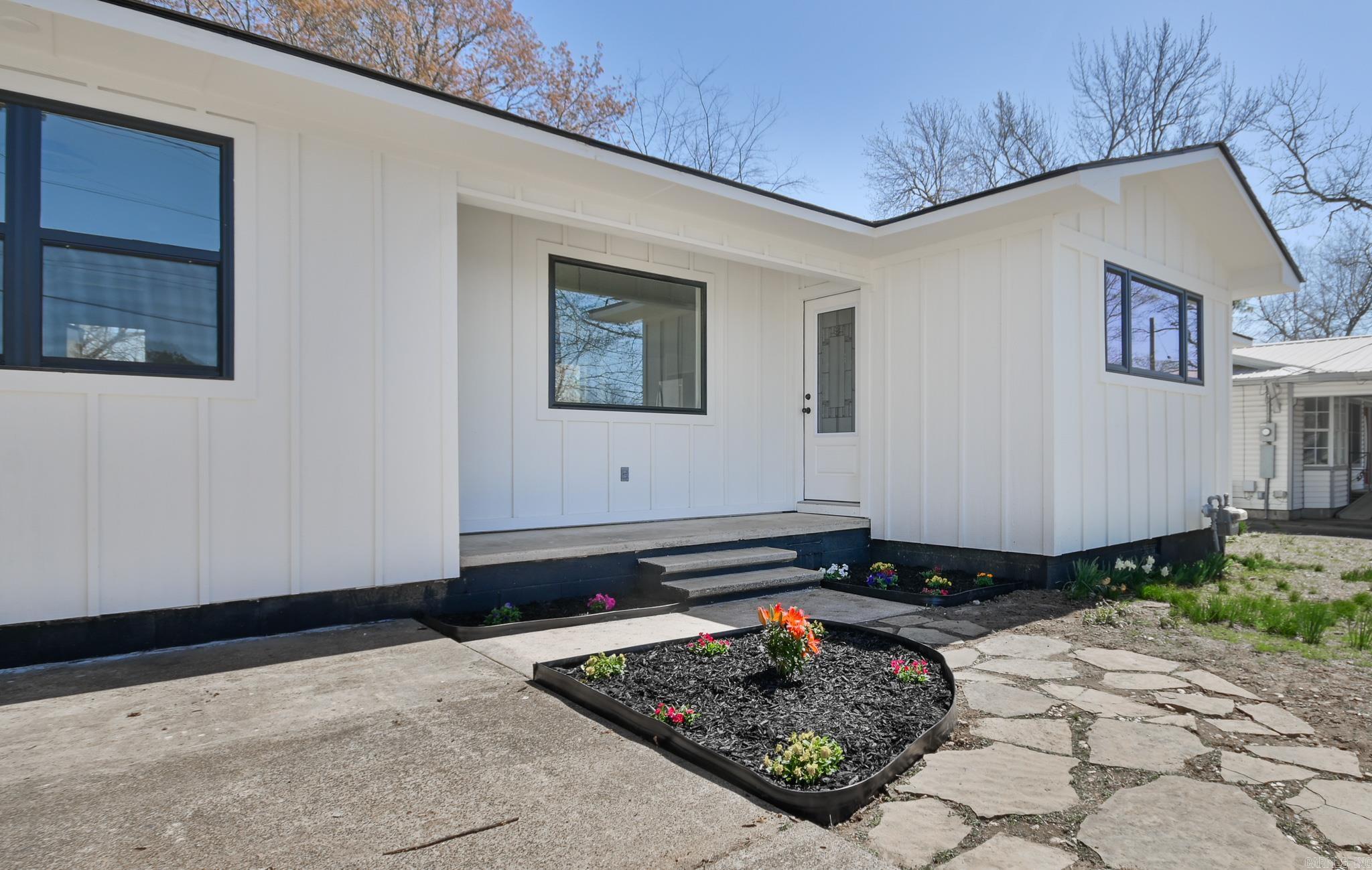 305 N Reine Street Mena, AR 71953