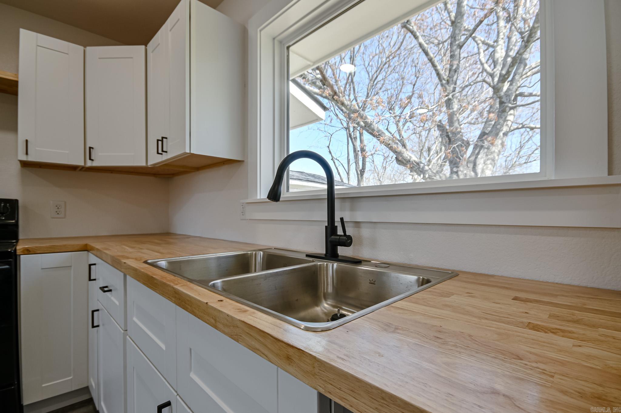 305 N Reine Street Mena, AR 71953