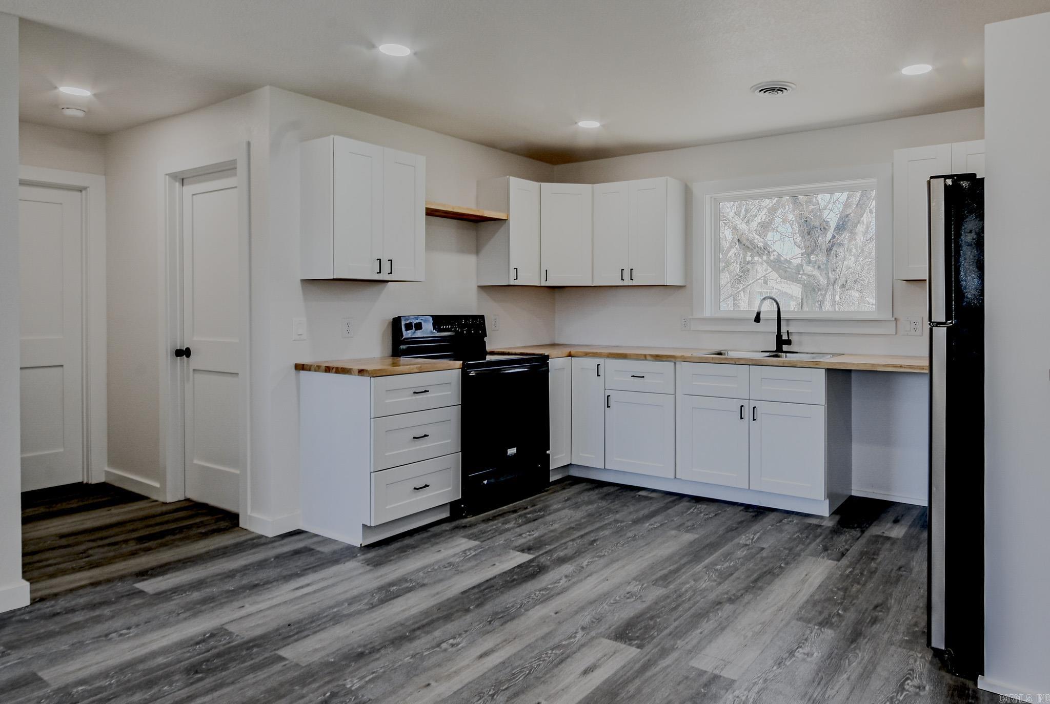 305 N Reine Street Mena, AR 71953