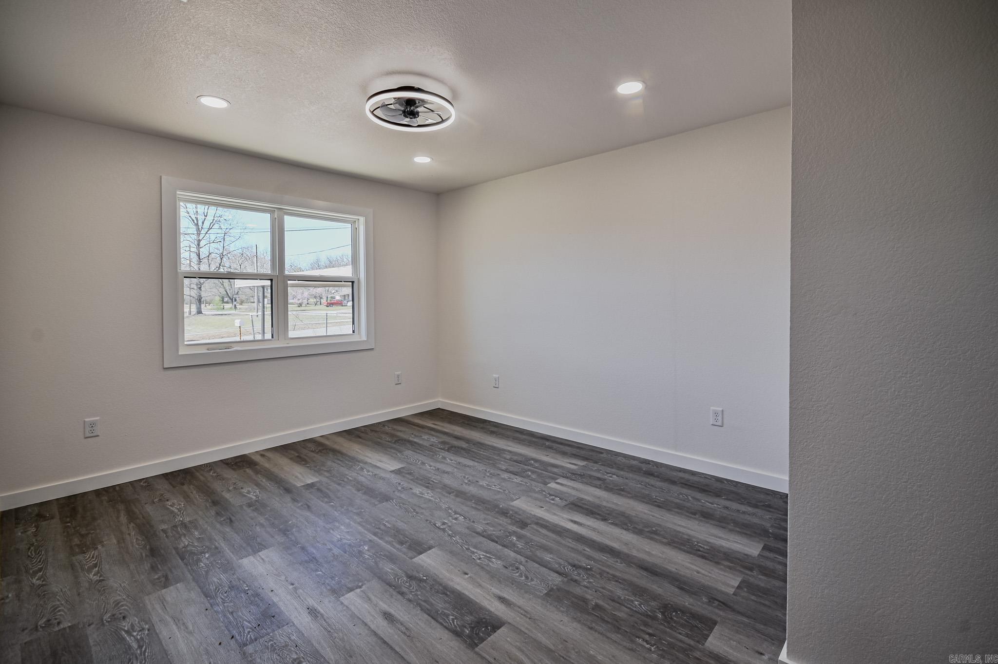 305 N Reine Street Mena, AR 71953