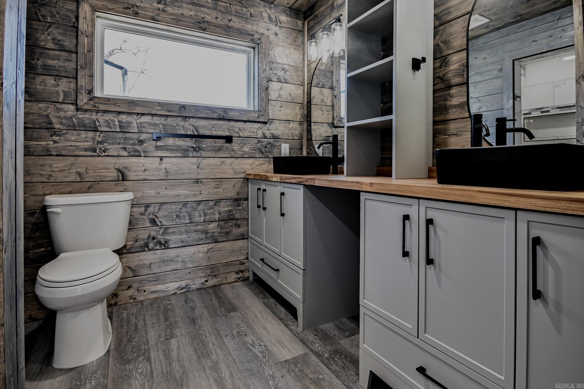 305 N Reine Street Mena, AR 71953