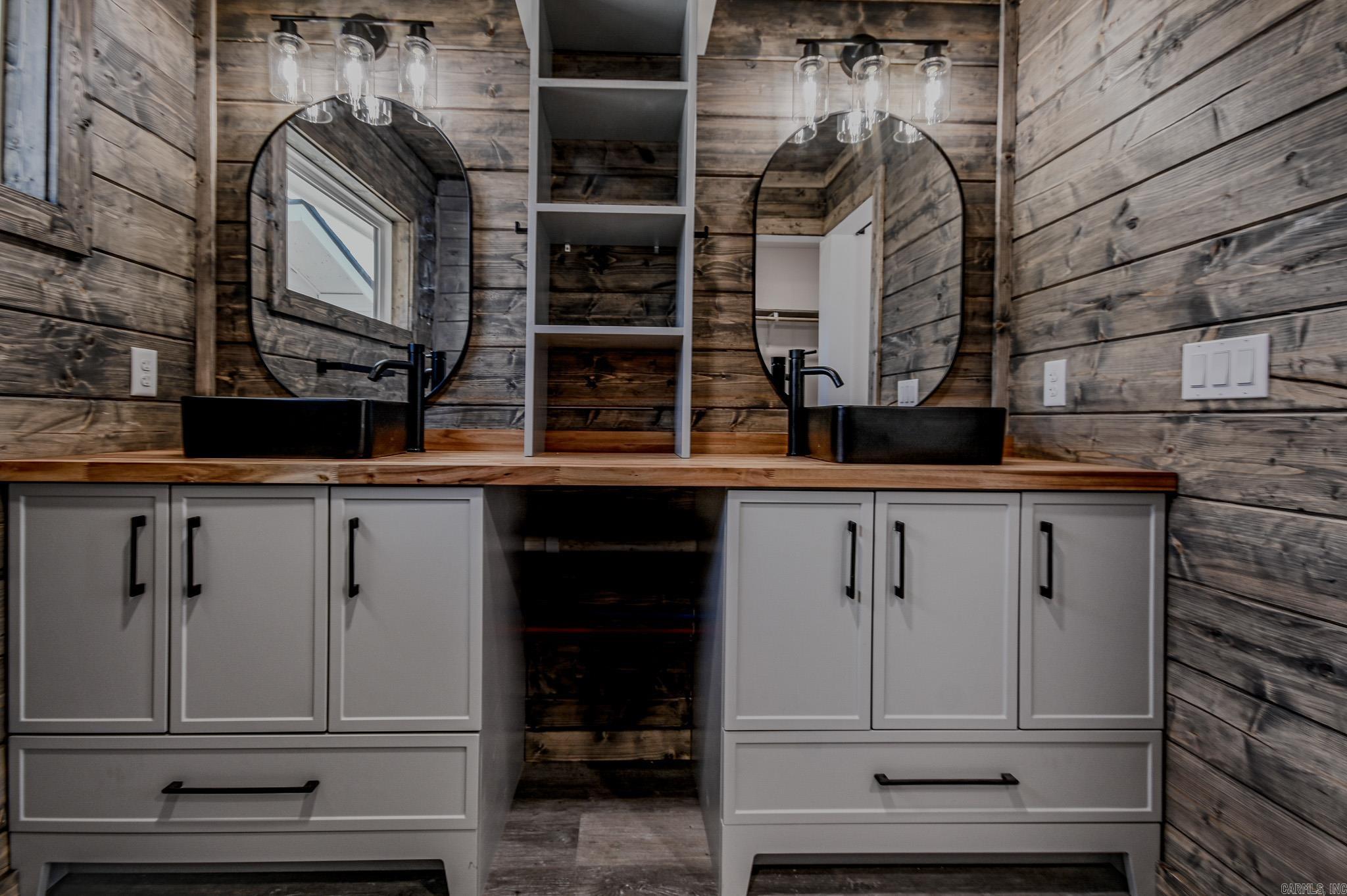 305 N Reine Street Mena, AR 71953