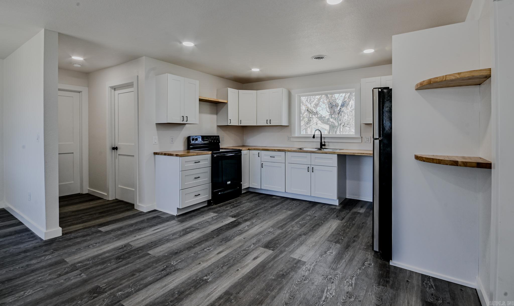 305 N Reine Street Mena, AR 71953