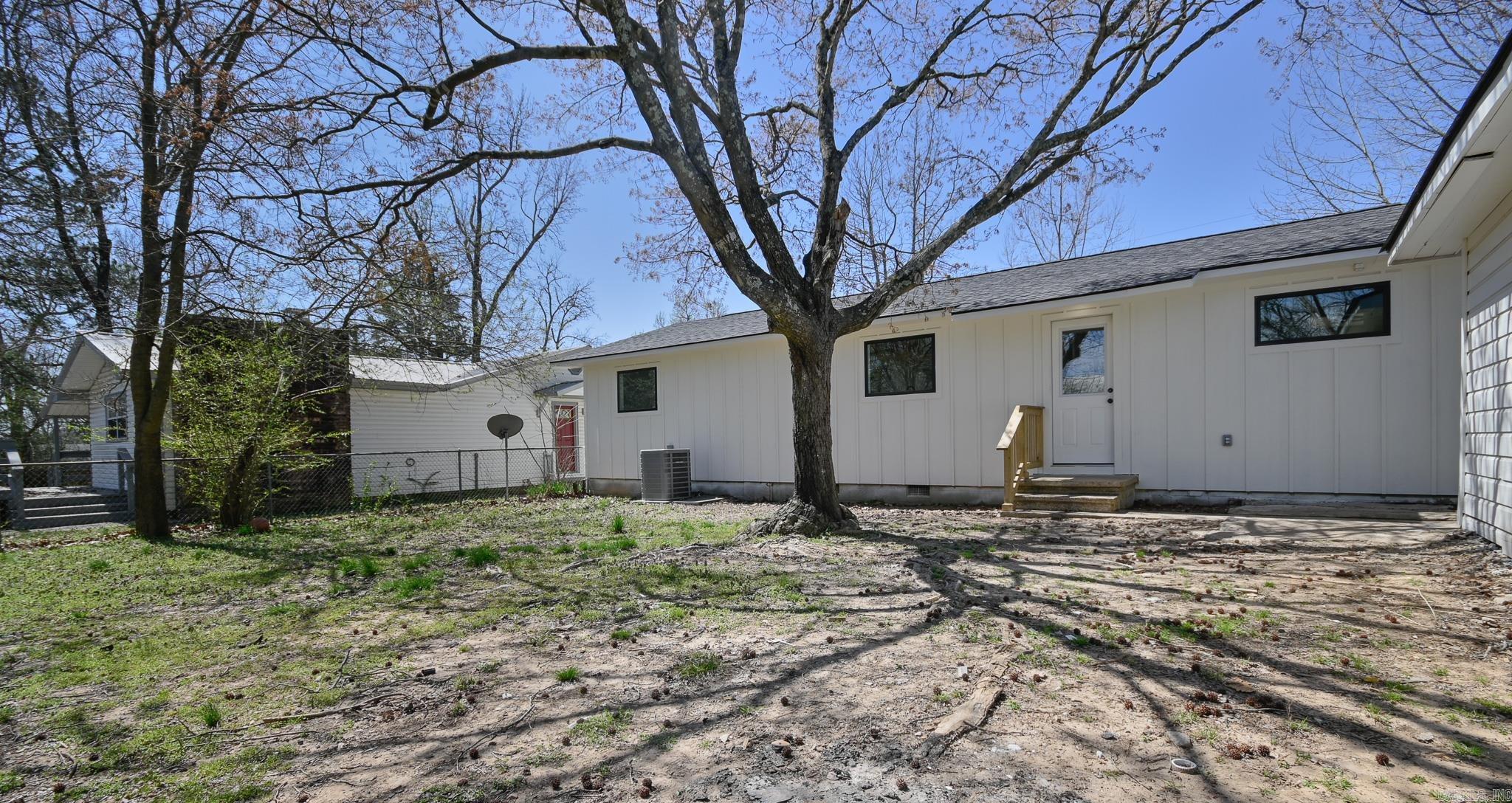 305 N Reine Street Mena, AR 71953